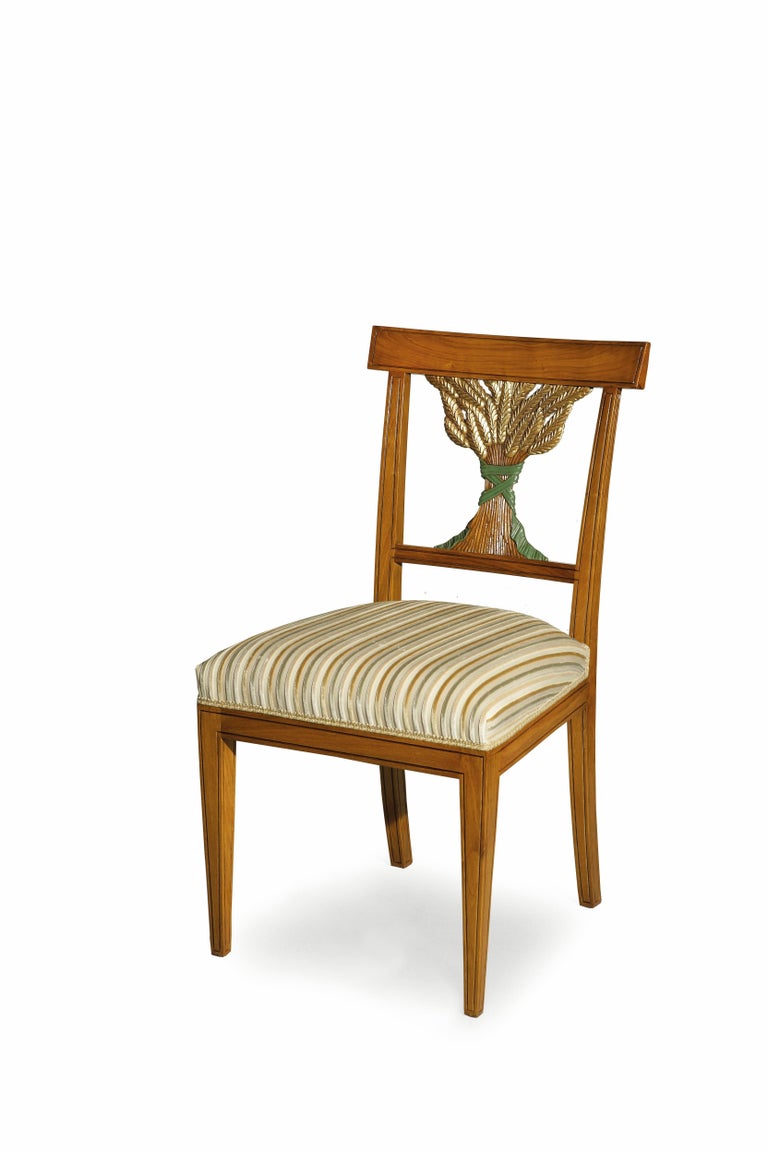 Oak Dining Chair with Armrests with Decorative Ears of Wheat Handcarved in Italy In New Condition For Sale In Barlassina, IT
