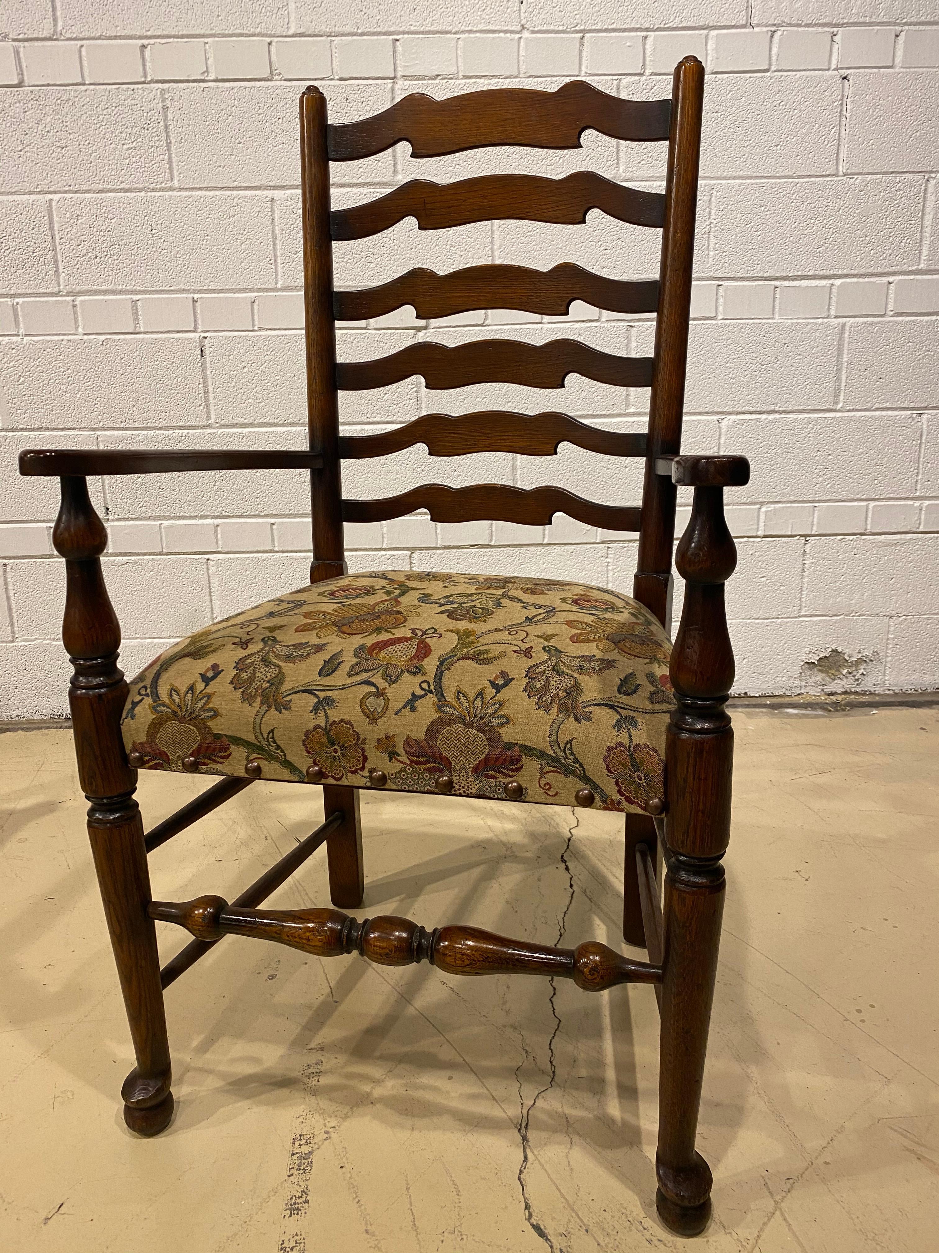 A solid set of 8 oak chairs English made by Bevan Funnel, in England, fully upholstered seats with mild wear to the fabric. The set consists of 2 armchairs and 6 without arms.
There is a carved rosette on the left back leg of each of the