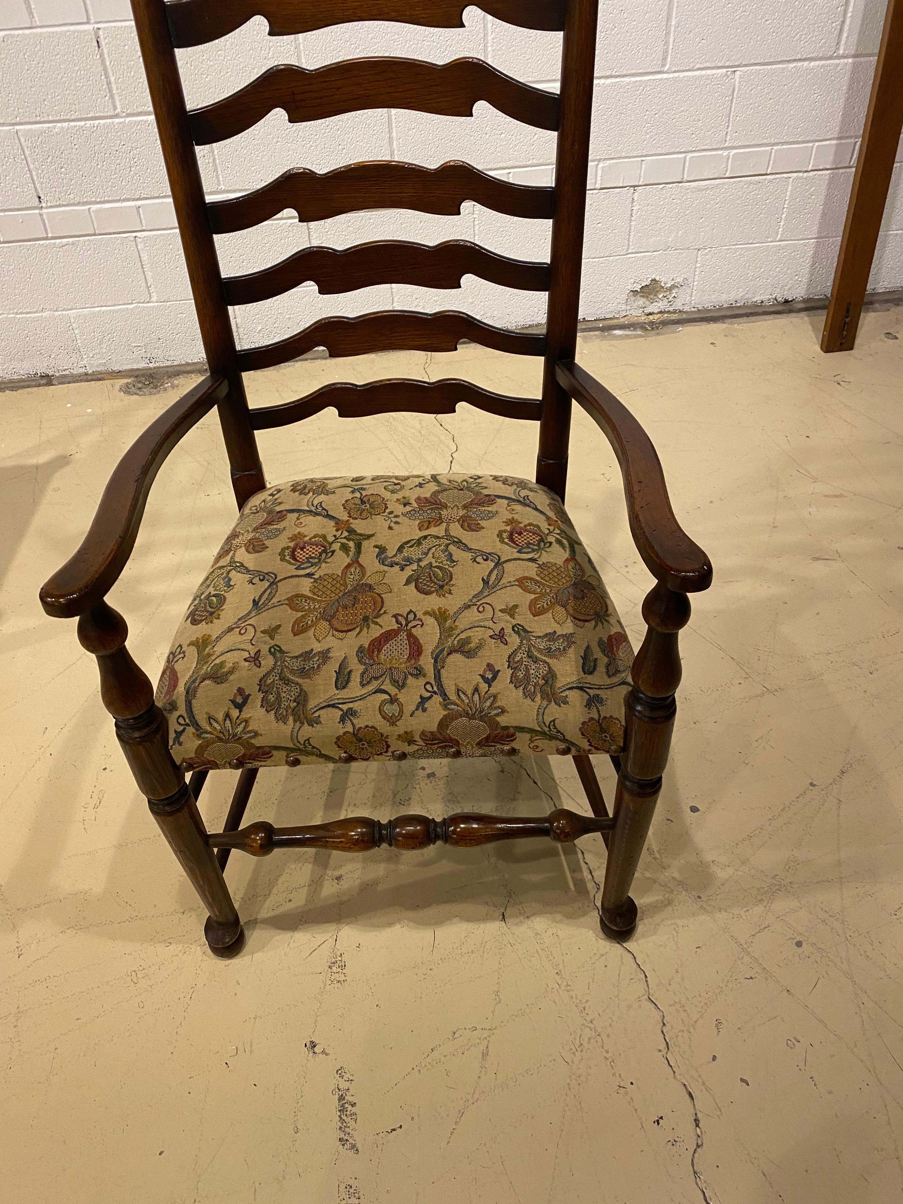 Oak Dining Chairs English Ladder Back Set of Eight, 2 Arms 6 Side Chairs In Good Condition In Toronto, CA