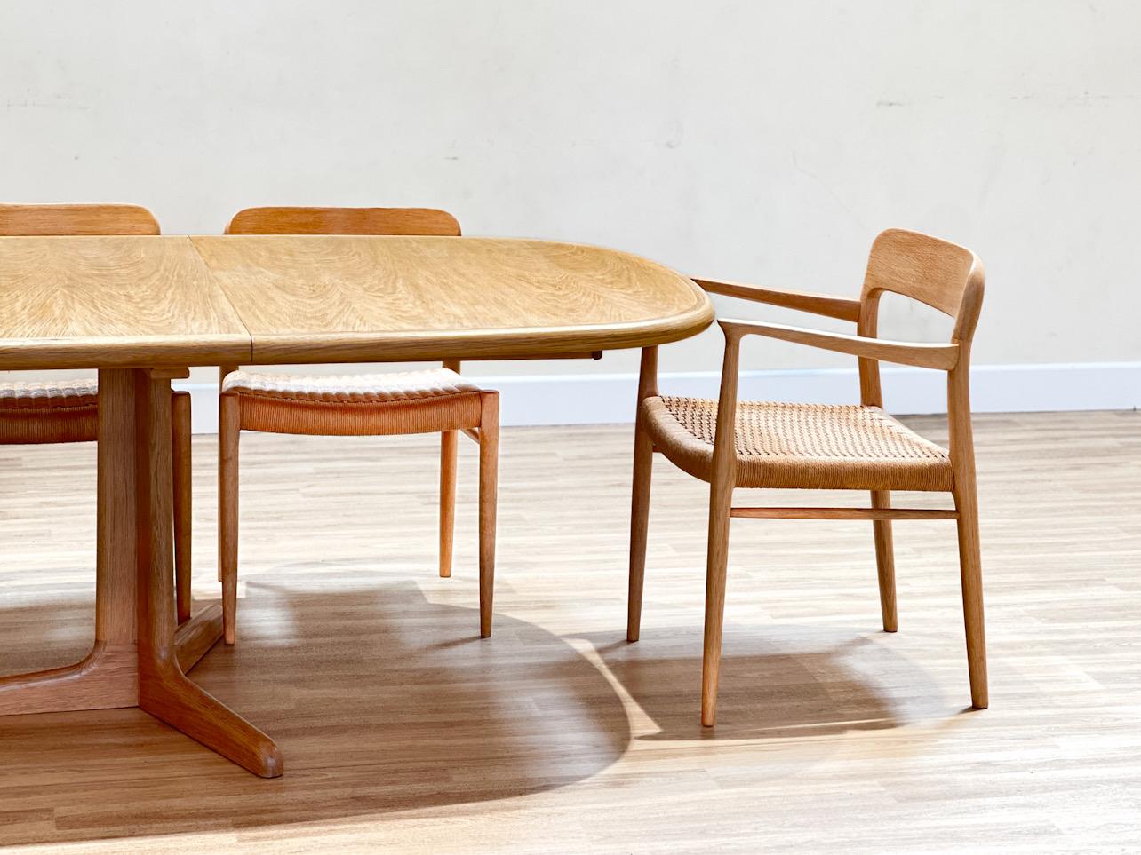 Mid-Century Modern Oak Dining set, Ten Möller chairs with a Gudman table For Sale