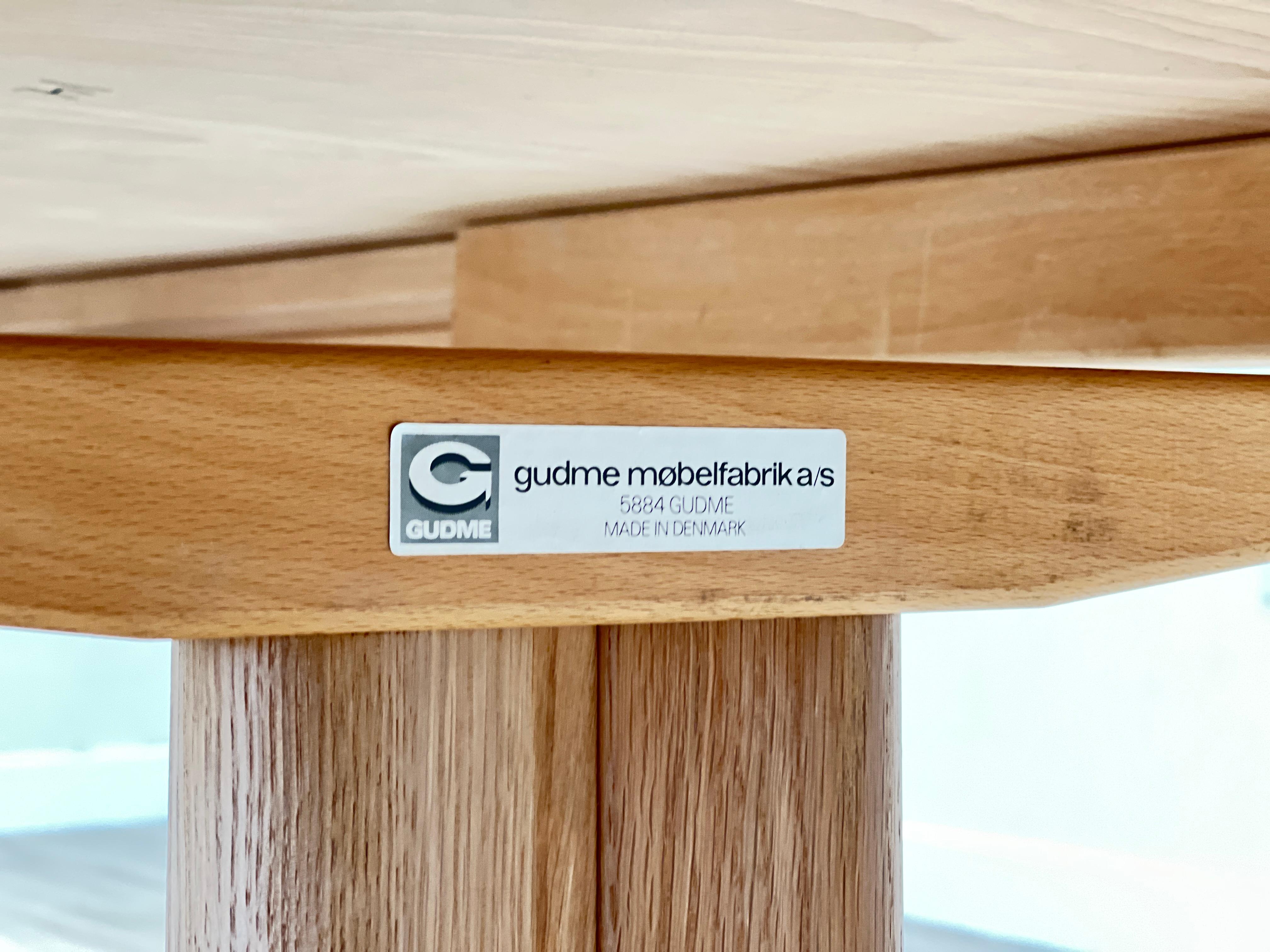 Oak Dining set, Ten Möller chairs with a Gudman table For Sale 1