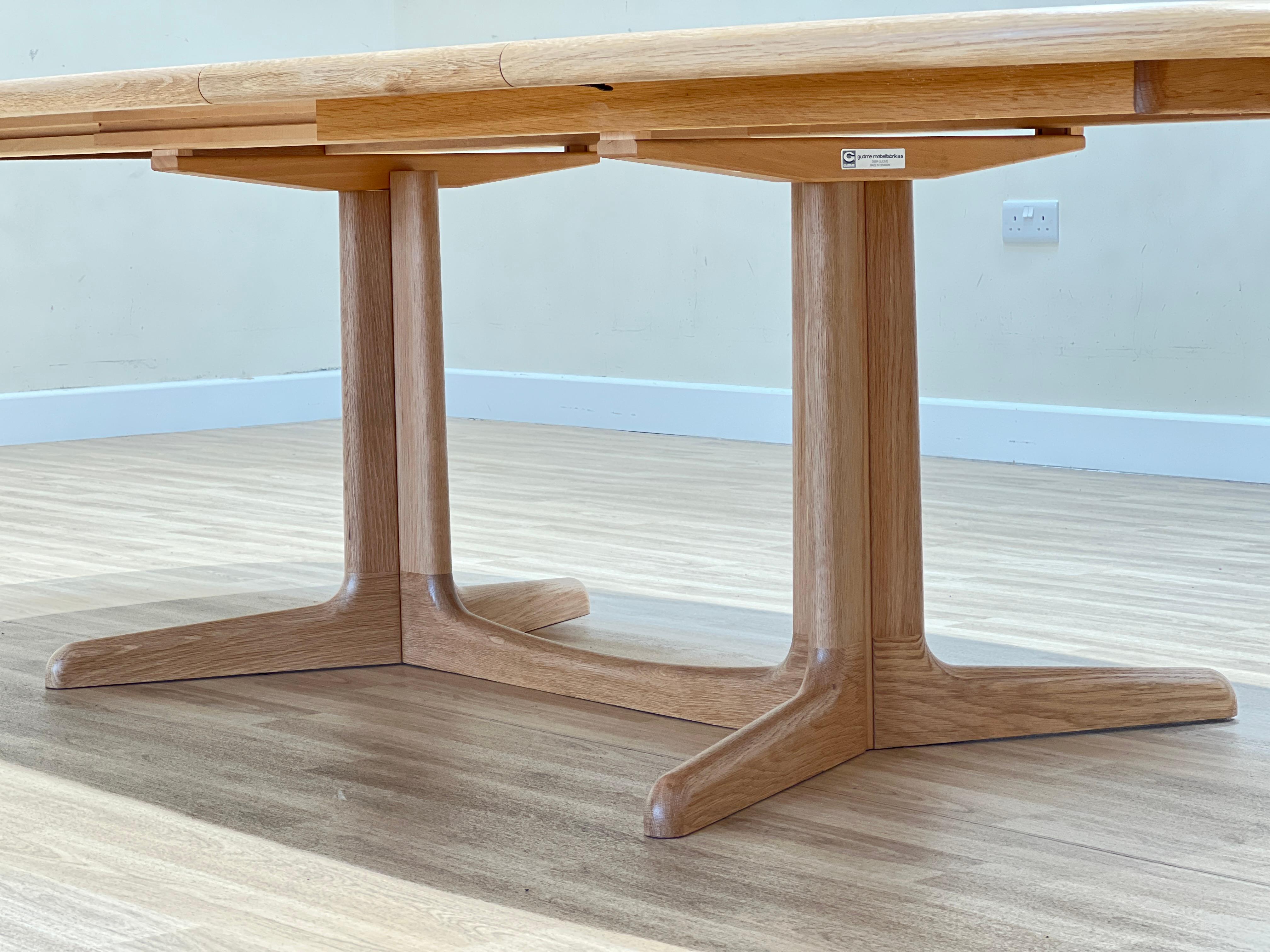 Oak Dining set, Ten Möller chairs with a Gudman table For Sale 2