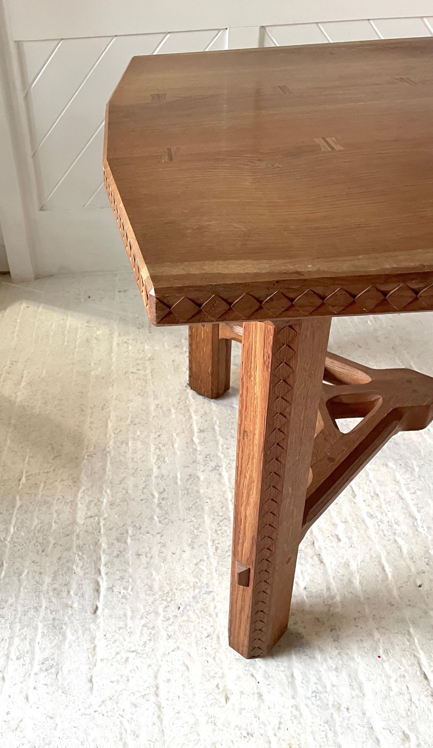 Chêne Table de salle à manger d'après un dessin de Sidney Barnsley en vente