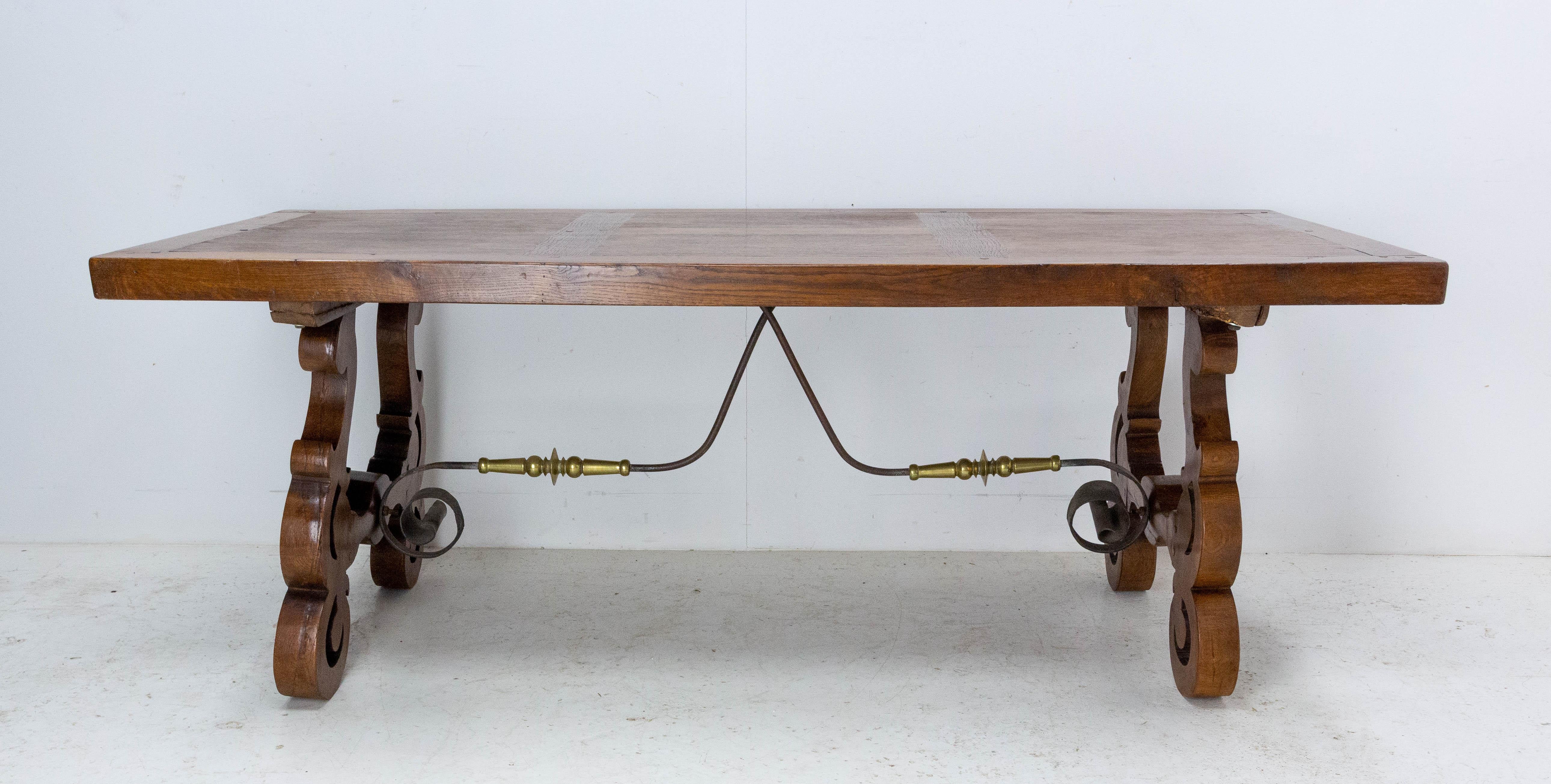French Spanish Basque Renaissance Revival dining table 1960
Carved oak solid wood, iron and brass
This table will be delivered disassembled

Shipping:
P 89 L 200 h 27 cm 72,4 kg.