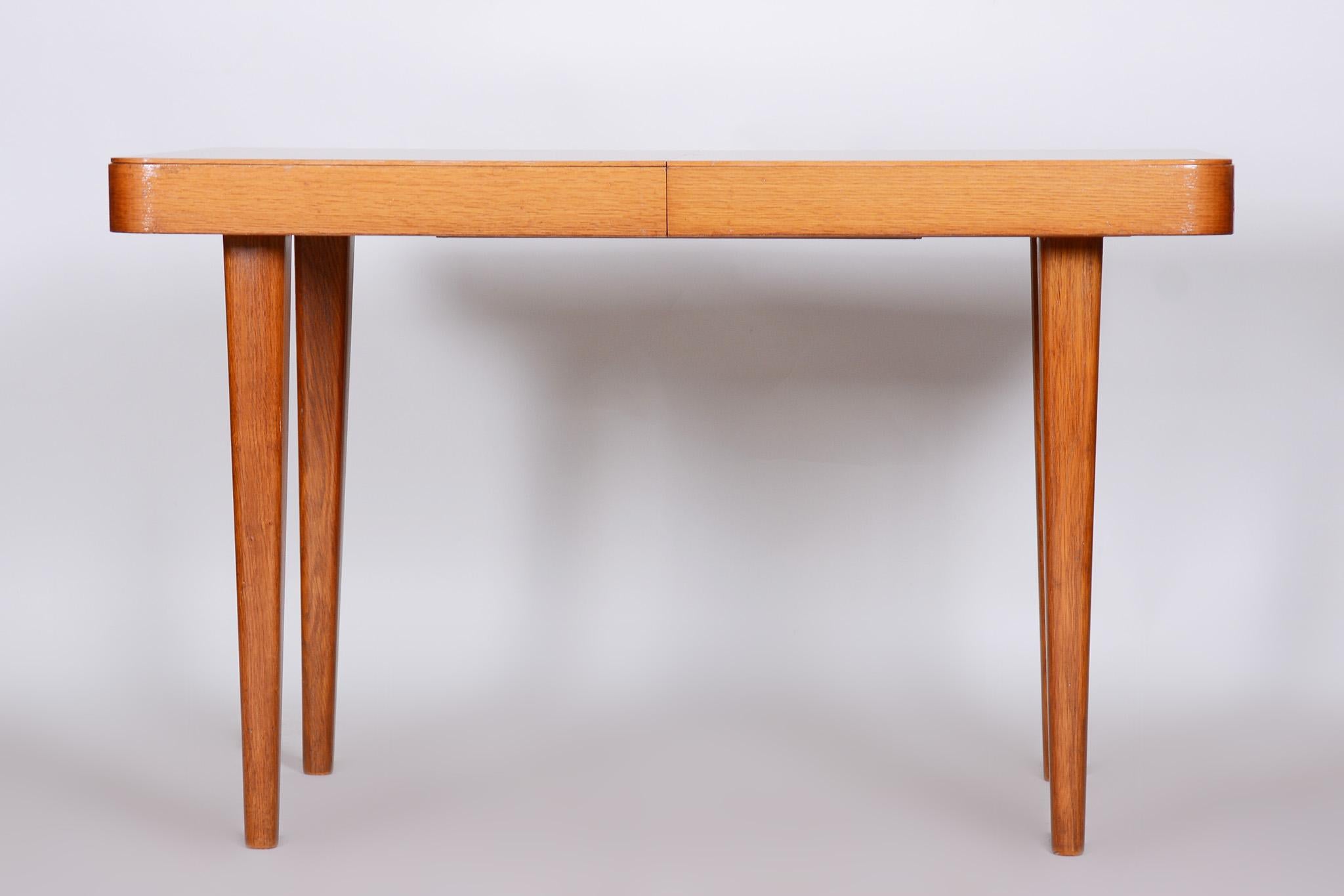 Completely restored Art Deco table.
Revived polish

Adjustable width: 121 cm - 163 cm (47.6 in - 64.2 in).