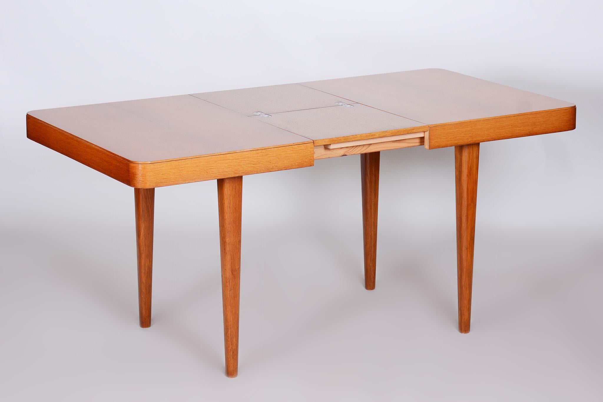 Oak Dining Table, Designed by Jindrich Halabala, 1940s, Made by Up Závody In Good Condition For Sale In Horomerice, CZ