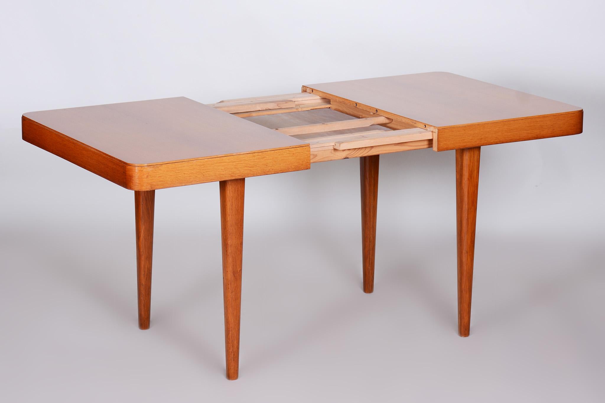 20th Century Oak Dining Table, Designed by Jindrich Halabala, 1940s, Made by Up Závody For Sale