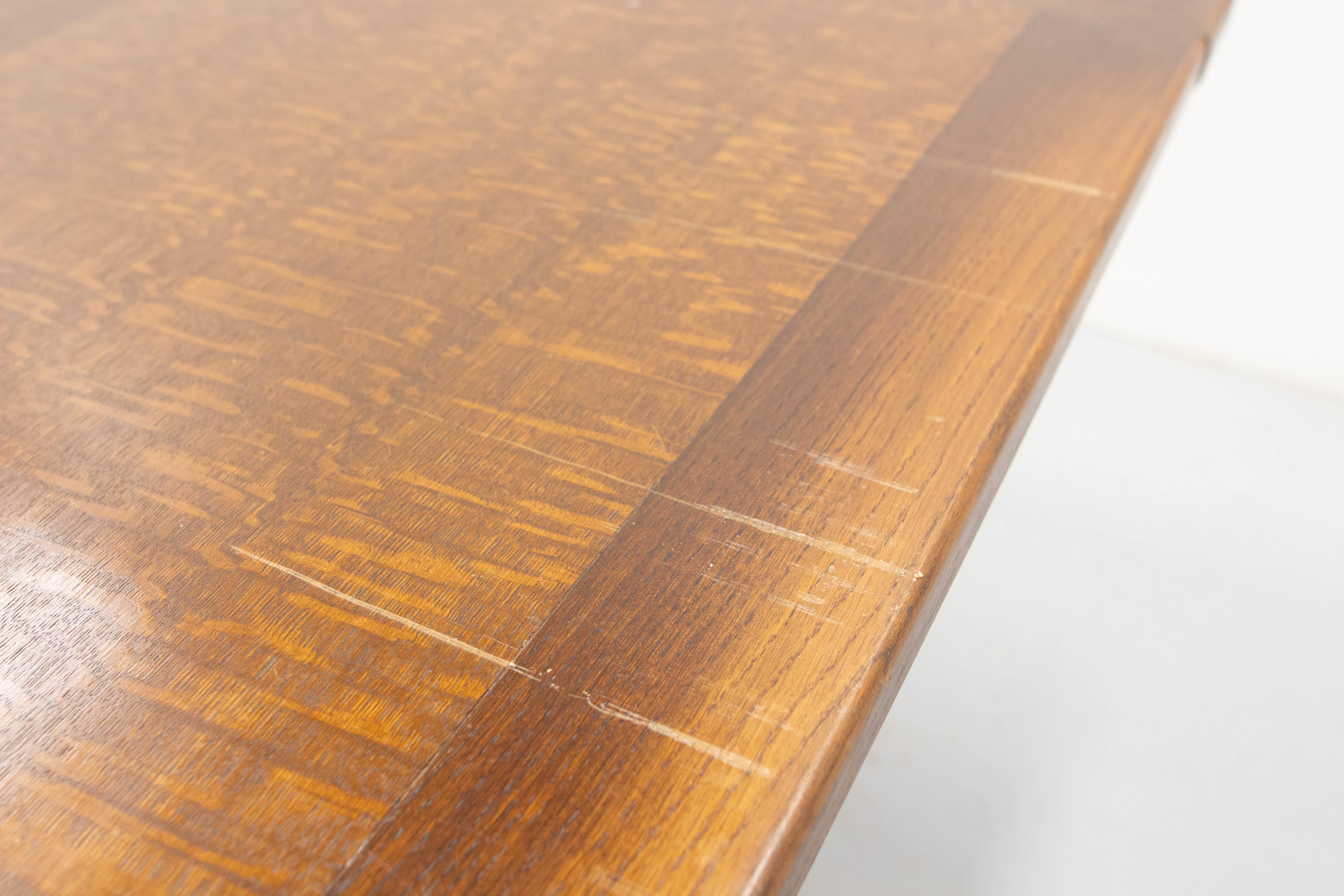 Table de salle à manger de réfectoire néo-Renaissance avec plateau en parquet de diamants en vente 3