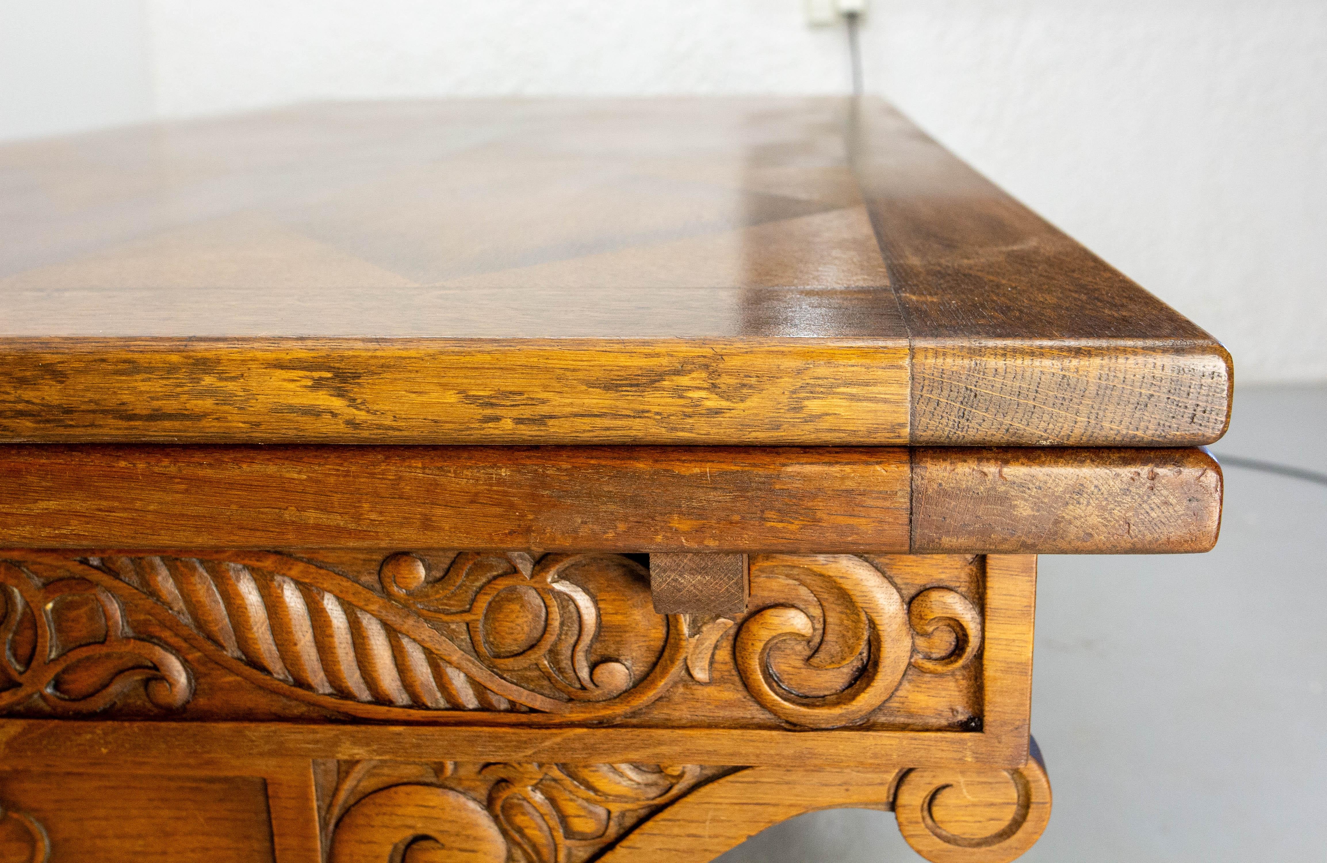 Sculpté Table de salle à manger de réfectoire néo-Renaissance avec plateau en parquet de diamants en vente