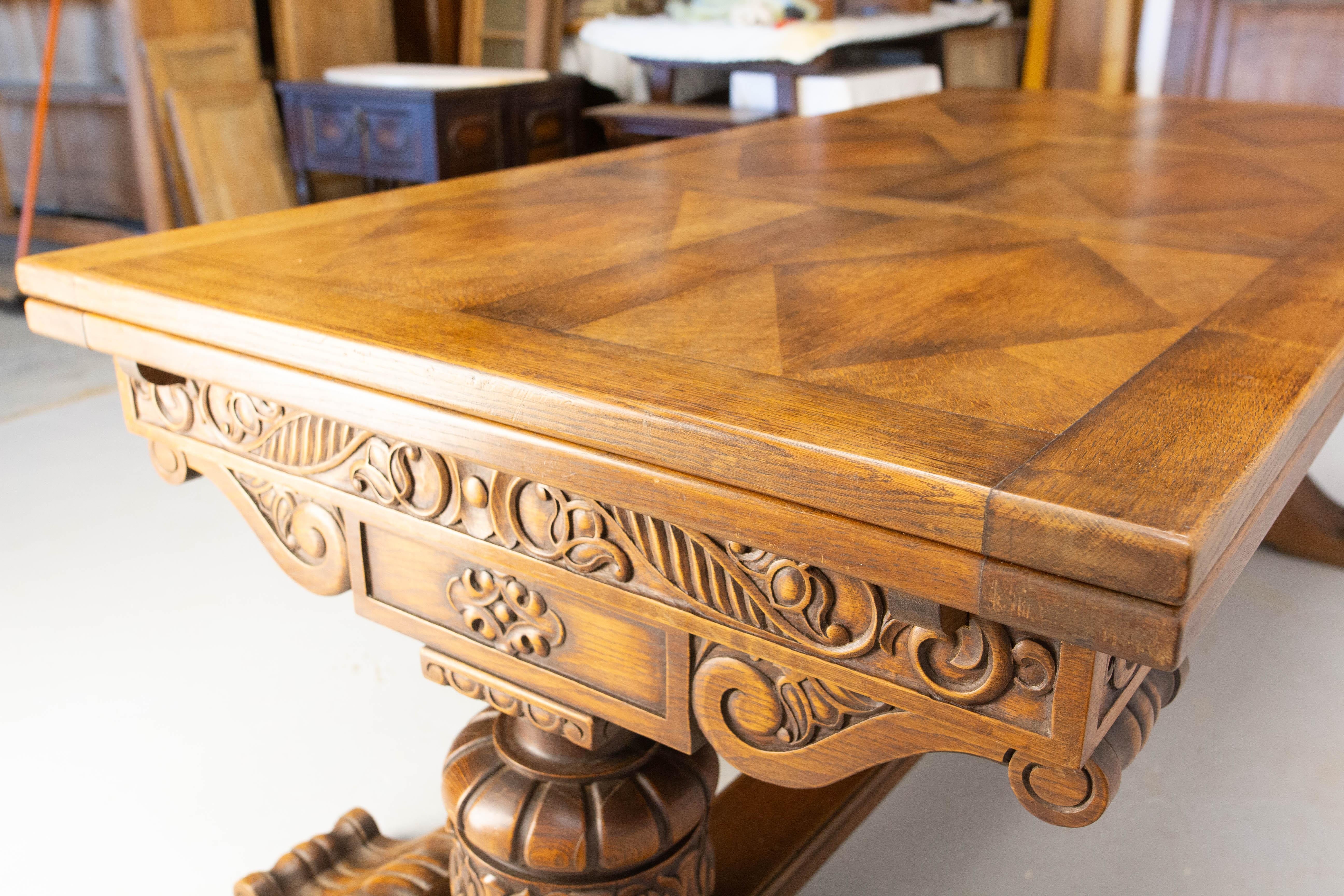 Début du 20ème siècle Table de salle à manger de réfectoire néo-Renaissance avec plateau en parquet de diamants en vente