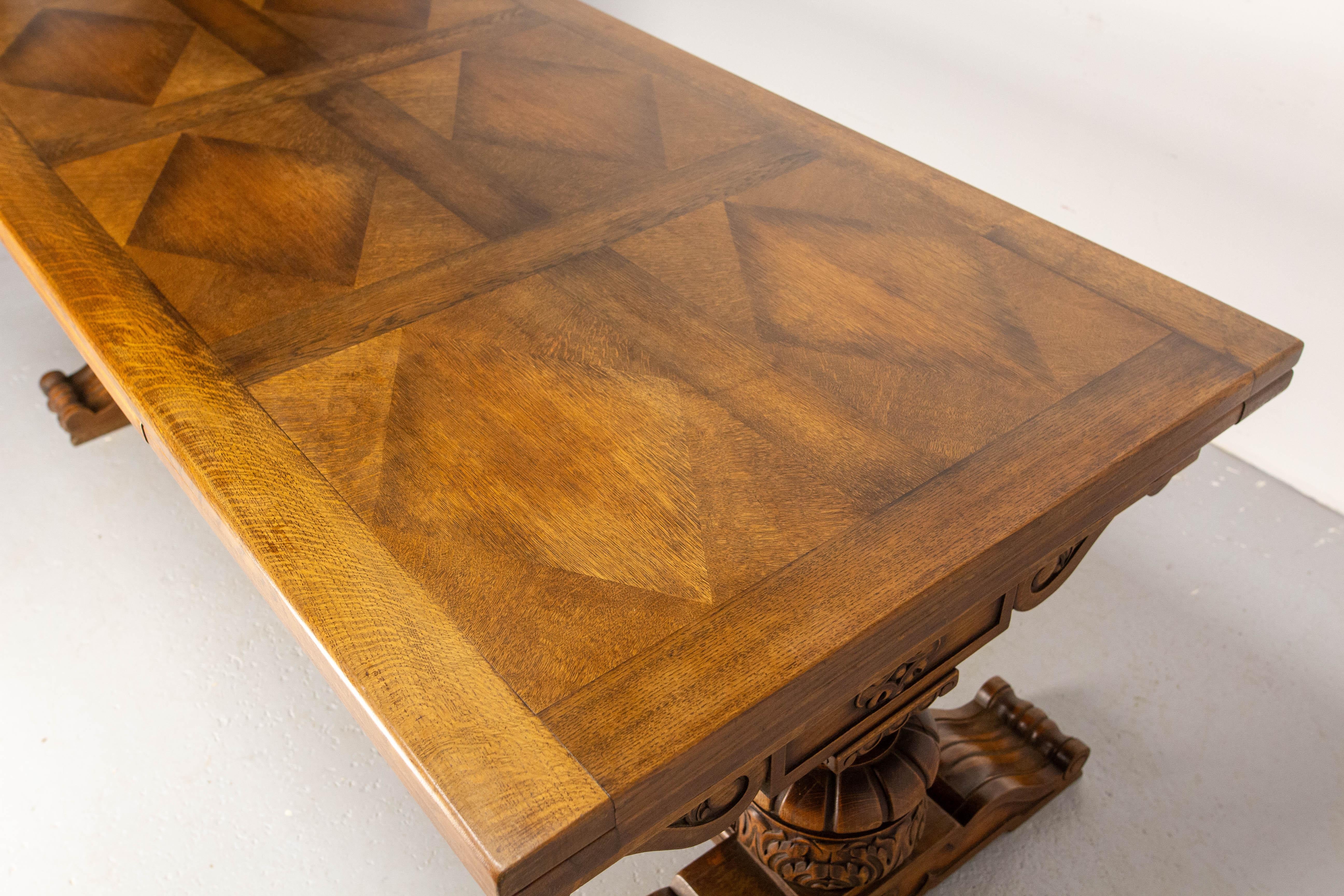 Table de salle à manger de réfectoire néo-Renaissance avec plateau en parquet de diamants en vente 1