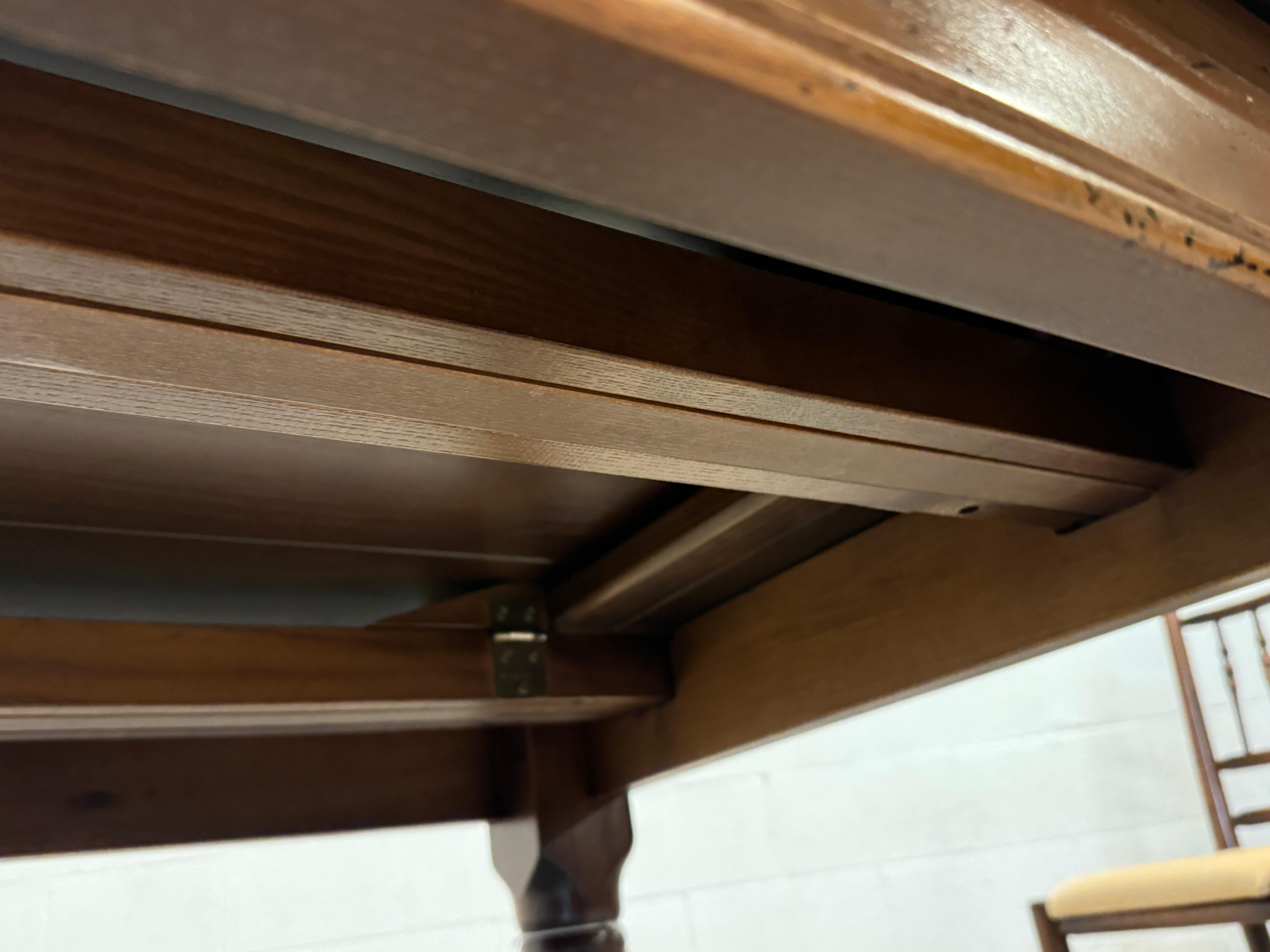 Mesa de Comedor de Roble-Tradicional Inglés Estilo Tudor, Hoja Extensible en venta 9