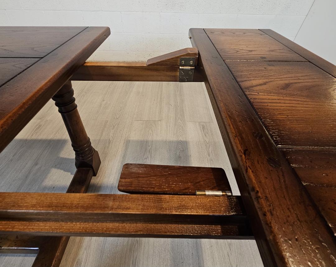 Mesa de Comedor de Roble-Tradicional Inglés Estilo Tudor, Hoja Extensible en venta 3