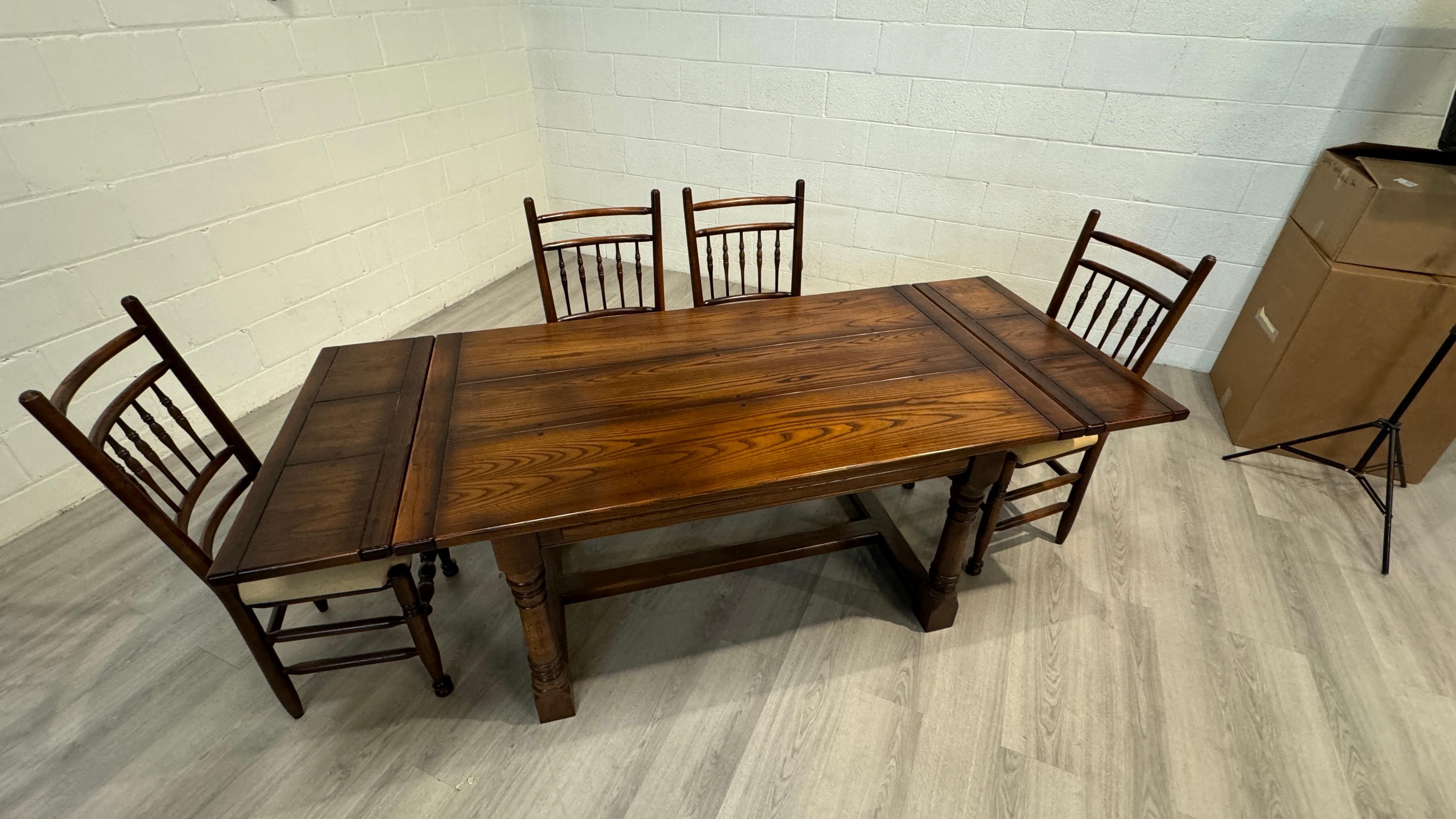 Mesa de Comedor de Roble-Tradicional Inglés Estilo Tudor, Hoja Extensible en venta 5