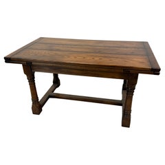 Table de salle à manger traditionnelle anglaise en chêne de style Tudor, à feuilles déployées