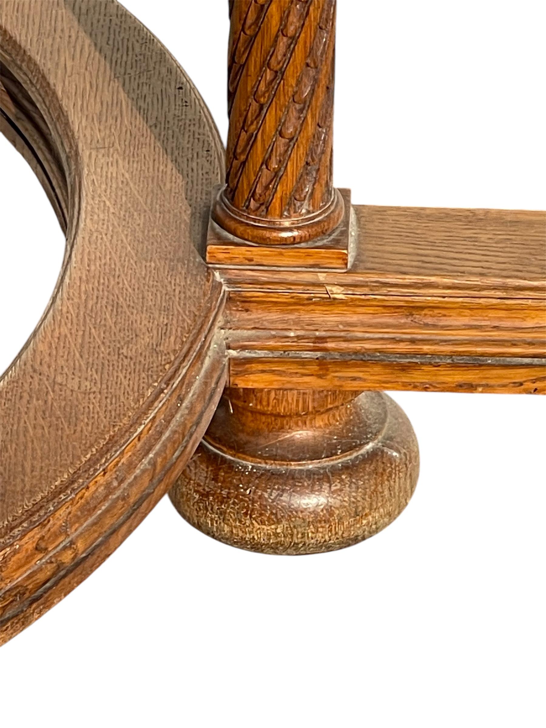 Mesa de comedor de roble con extensiones, siglo XIX en venta 2