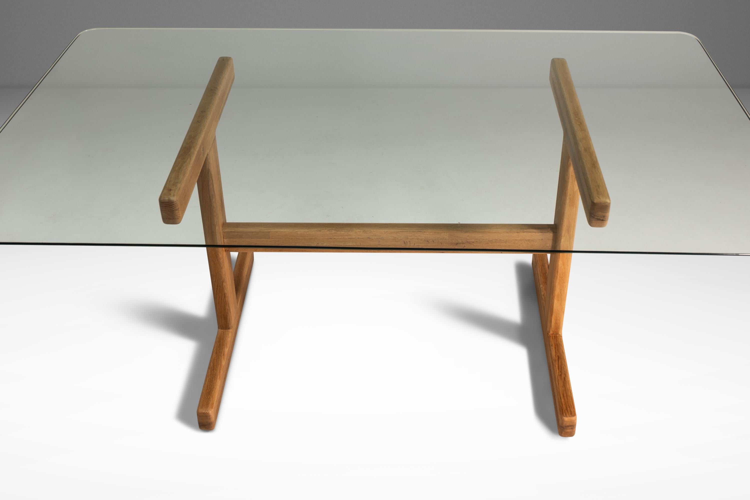 Tavolo da pranzo in Oak con piano in vetro alla maniera di Hans J. Wegner, Danimarca,  1970's in vendita 3