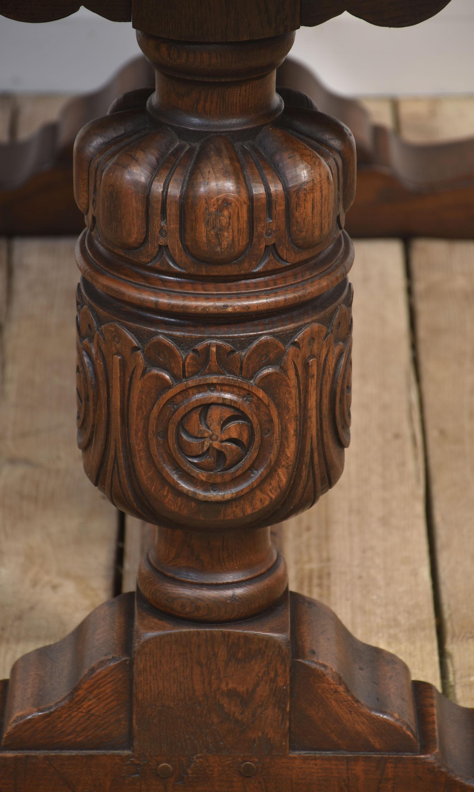 Oak draw leaf refectory table For Sale 5