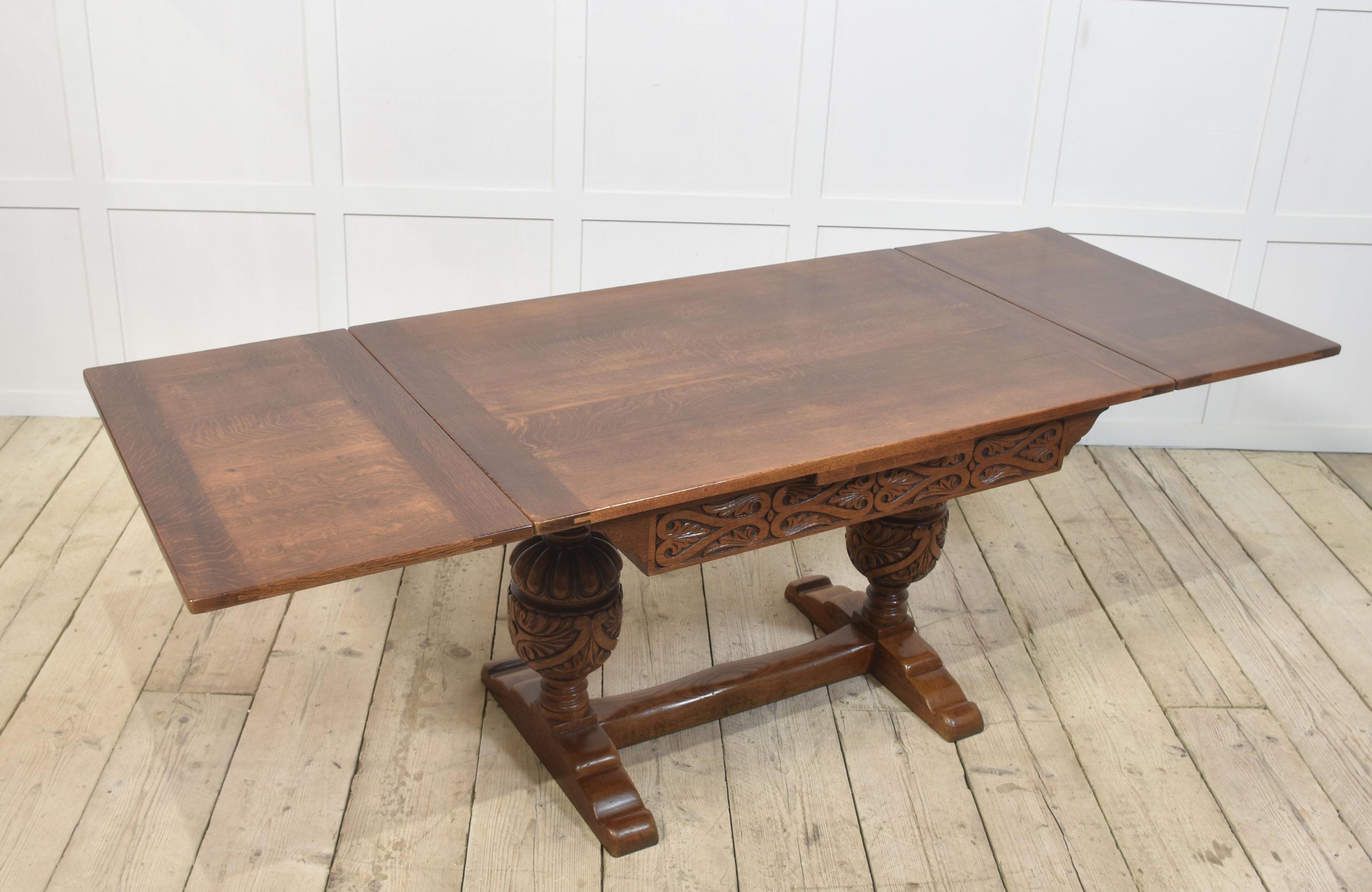 Oak draw leaf refectory table In Good Condition In Cheshire, GB