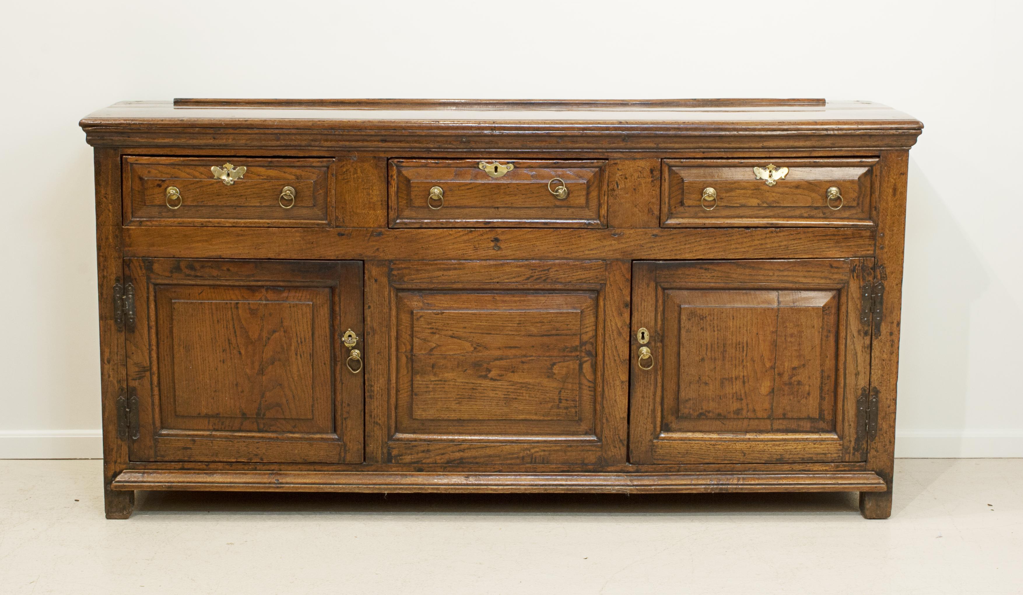 Oak Dresser Base In Good Condition For Sale In Oxfordshire, GB