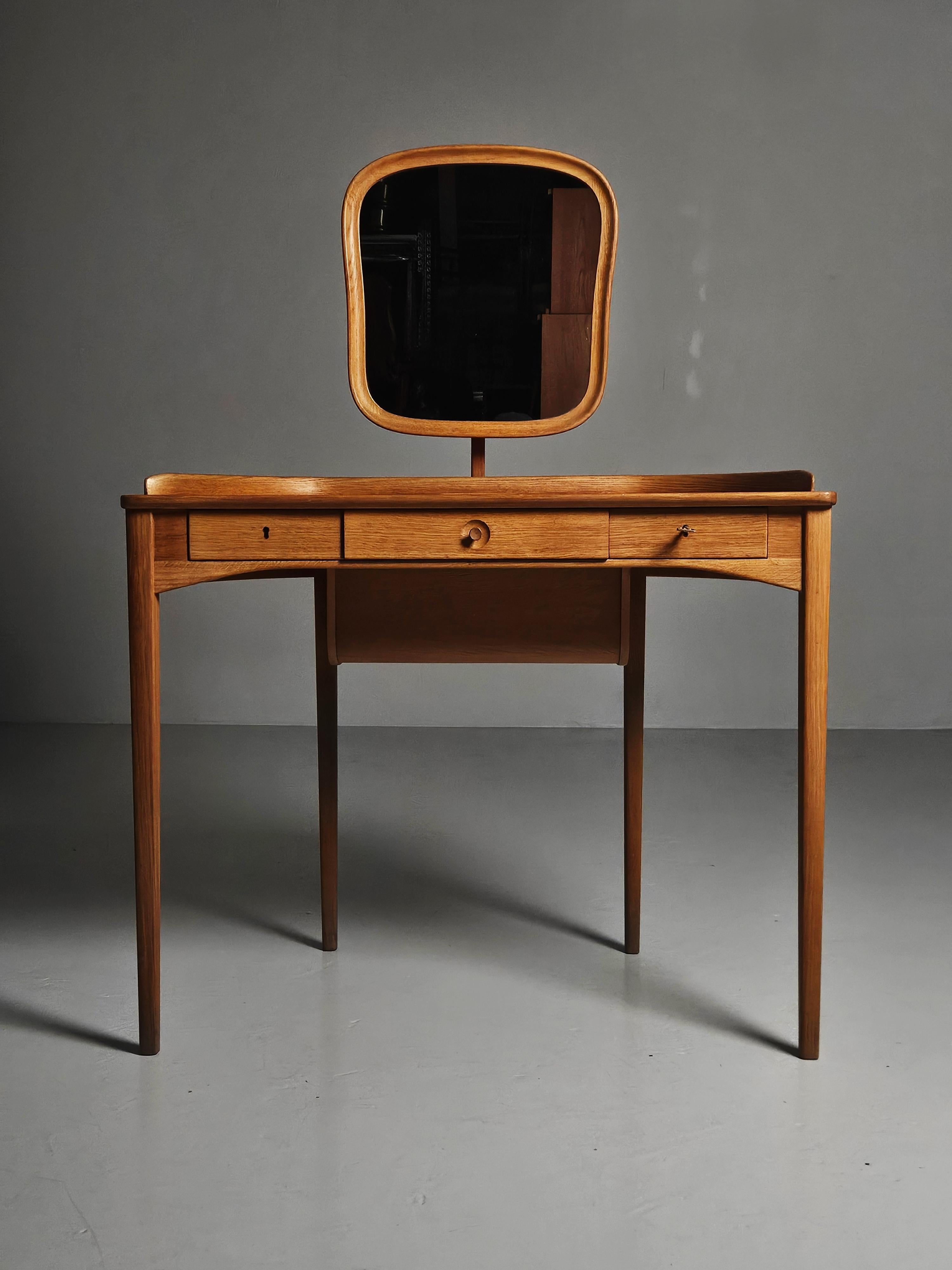 Scandinavian Modern Oak dressing table 'Birgitta' by Carl Malmsten, Sweden, 1950s