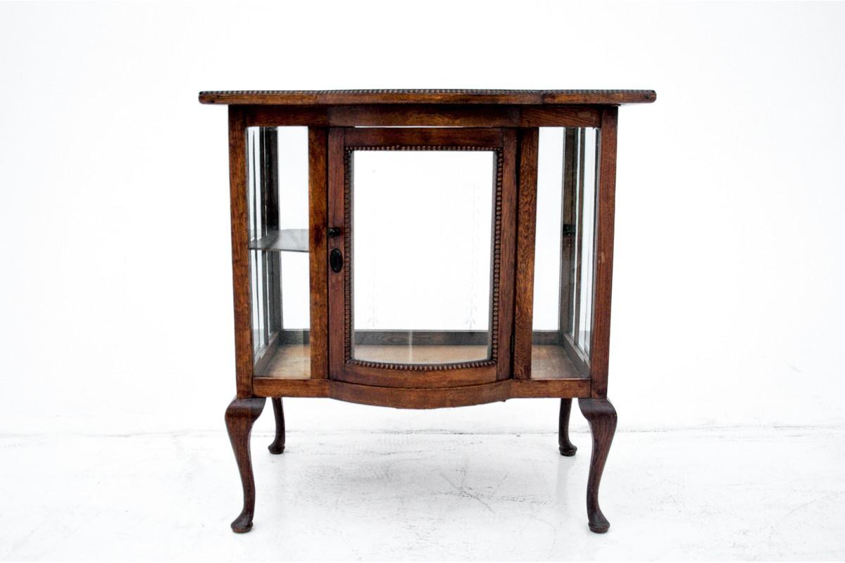 Bar, Western Europe, circa 1920.

Very good condition.

Wood: oak

dimensions: height 78 cm width 73 cm depth 55 cm.