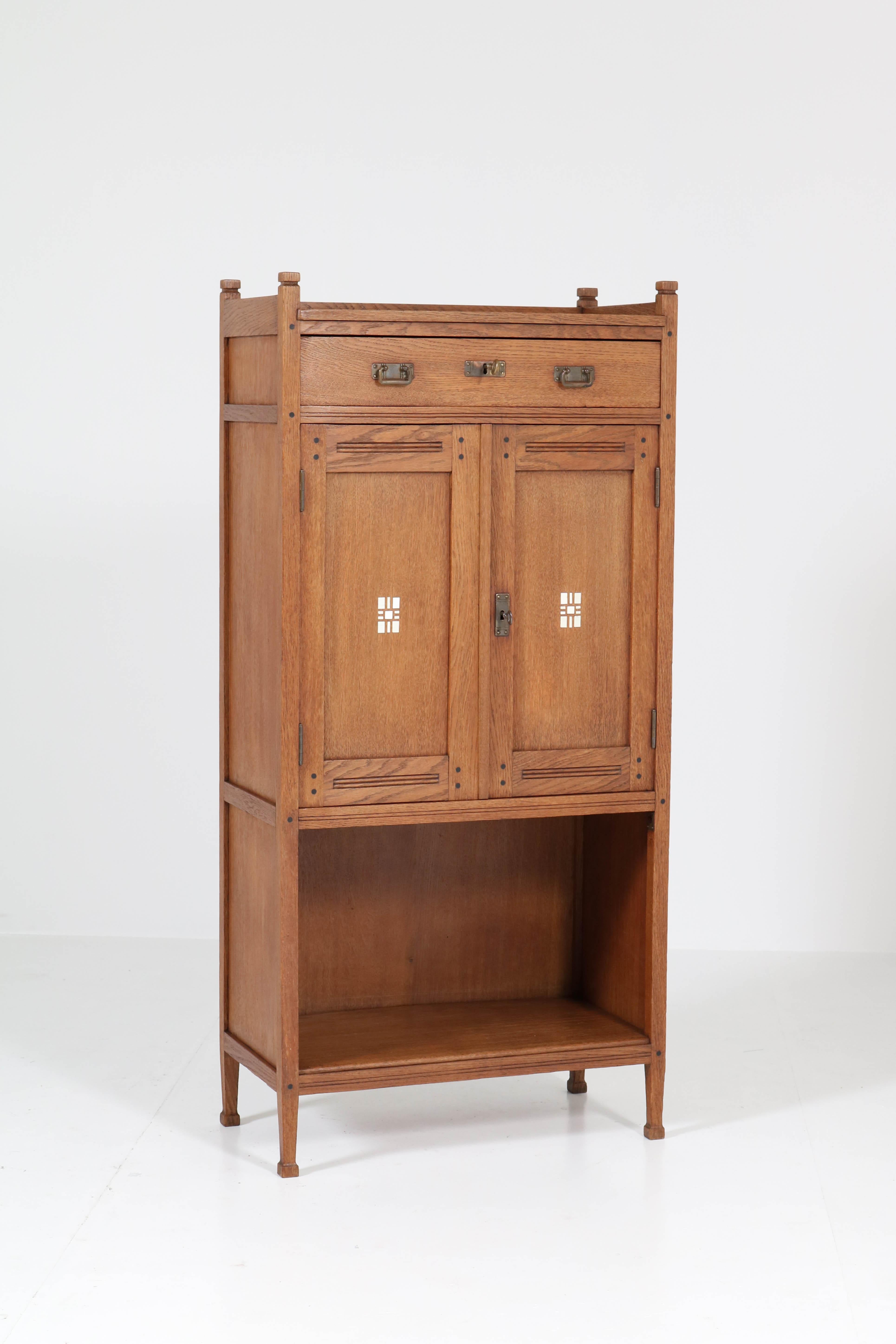 Oak Dutch Art Nouveau Arts & Crafts Cabinet by Onder den Sint Maarten, 1900s 1