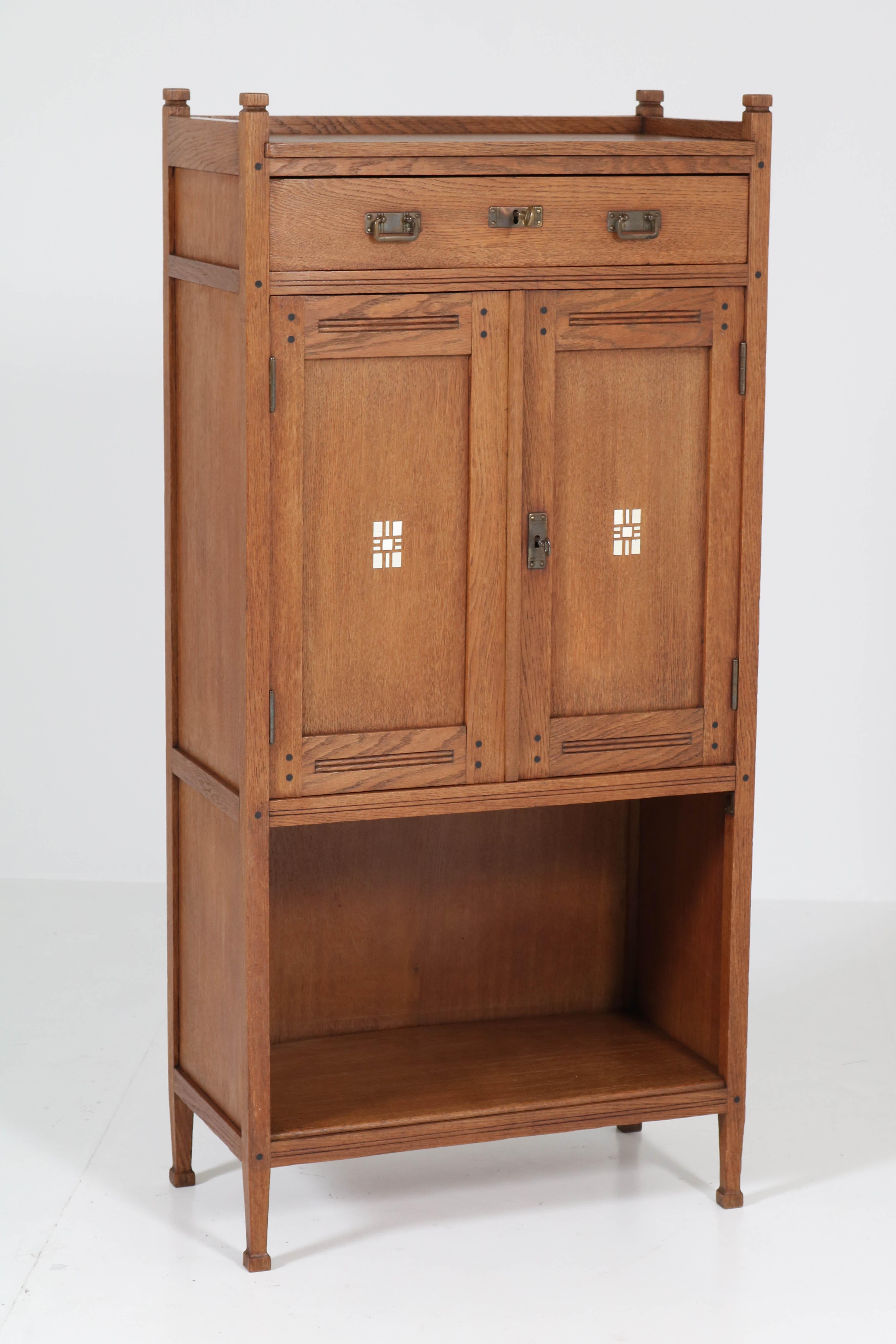 Oak Dutch Art Nouveau Arts & Crafts Cabinet by Onder den Sint Maarten, 1900s 2
