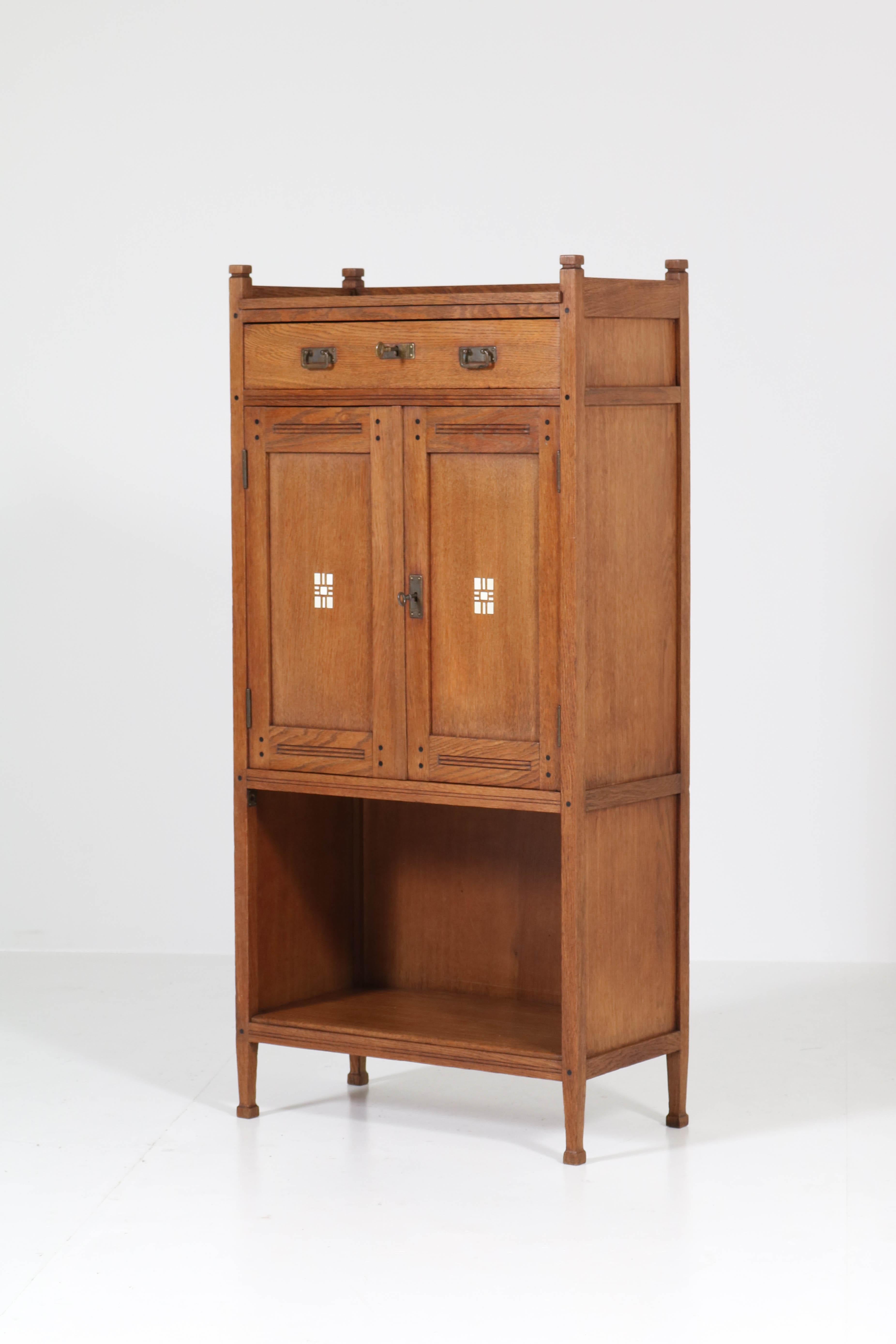 Oak Dutch Art Nouveau Arts & Crafts Cabinet by Onder den Sint Maarten, 1900s 3