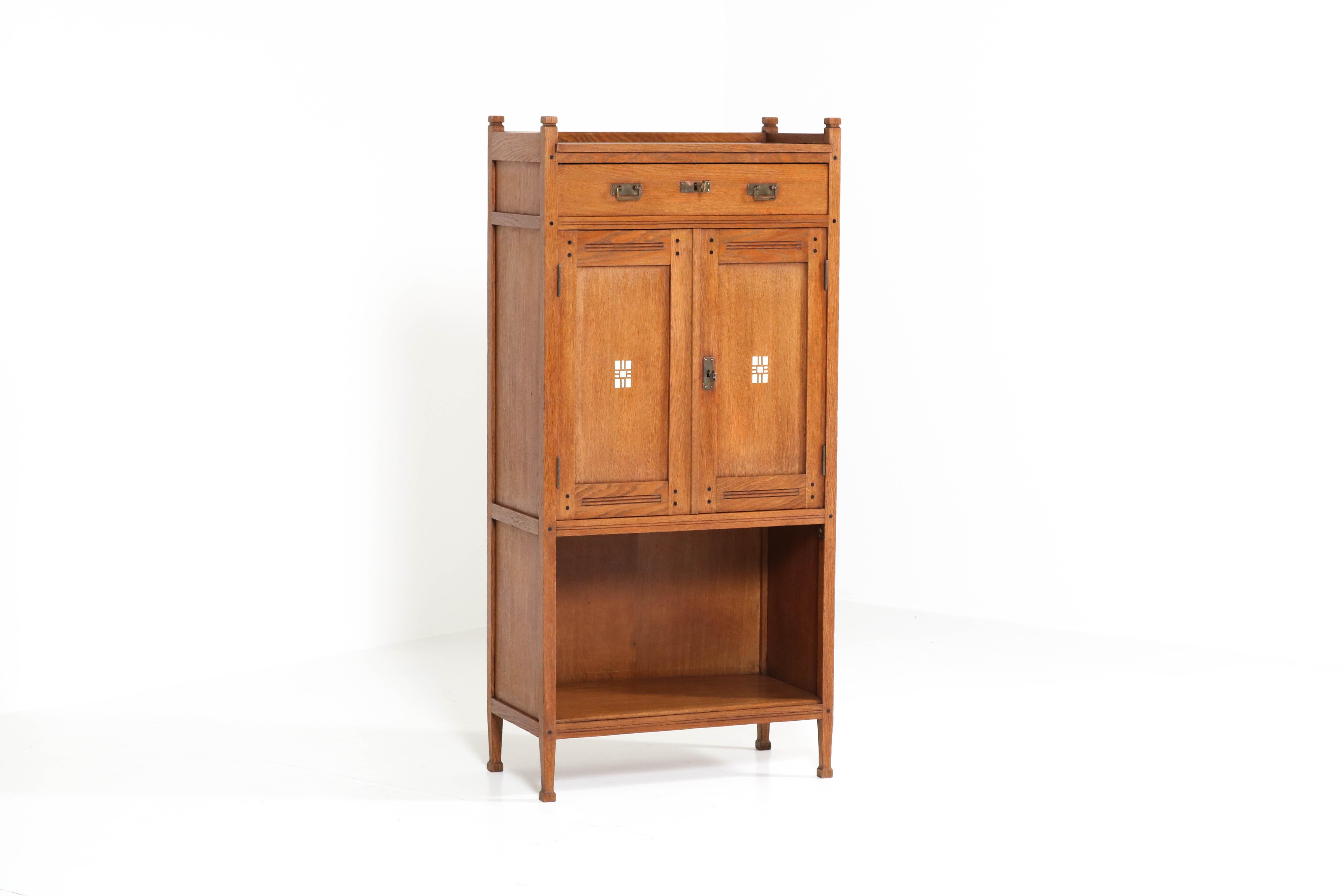 Oak Dutch Art Nouveau Arts & Crafts Cabinet by Onder den Sint Maarten, 1900s 4