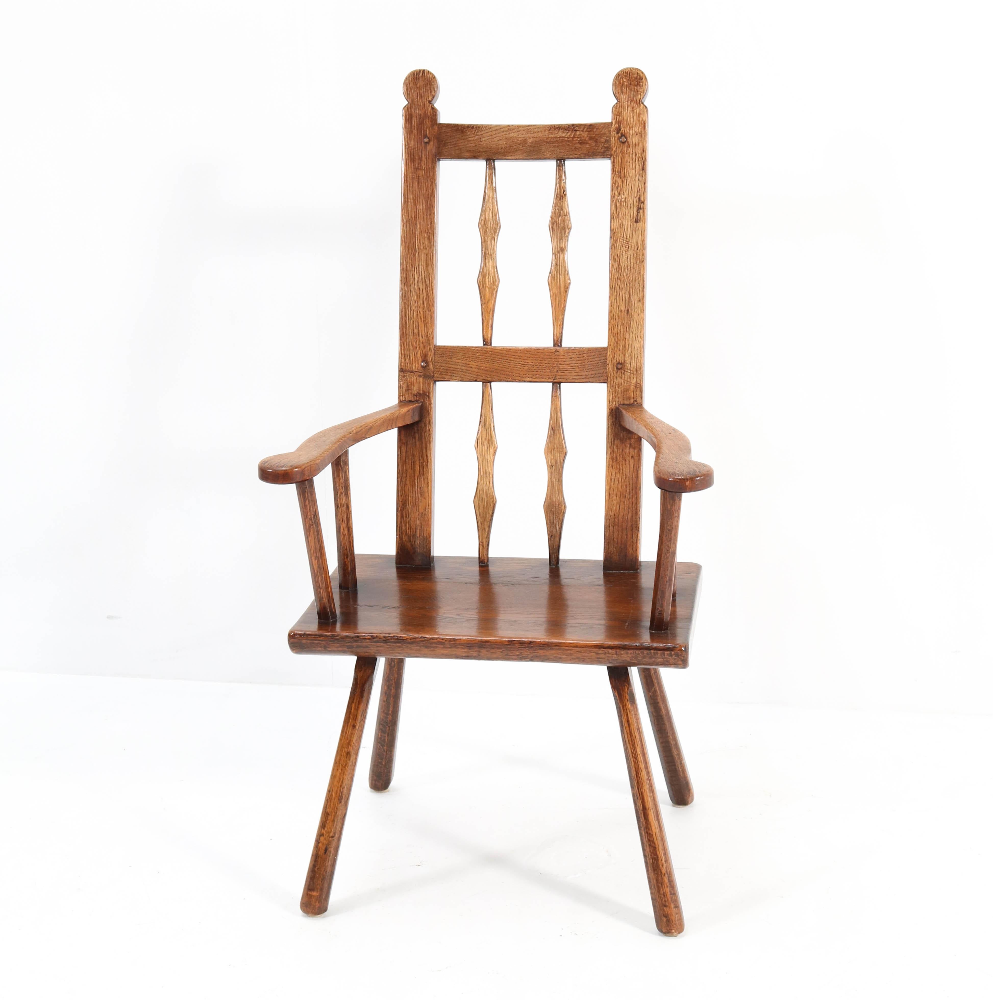 Wonderful and rare Country armchair.
Striking English design from the 1900s.
Solid oak.
In very good condition with a beautiful patina.