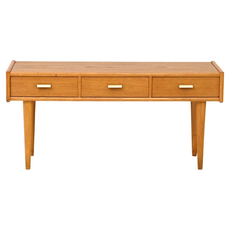 Oak entryway with drawers For Sale at 1stDibs