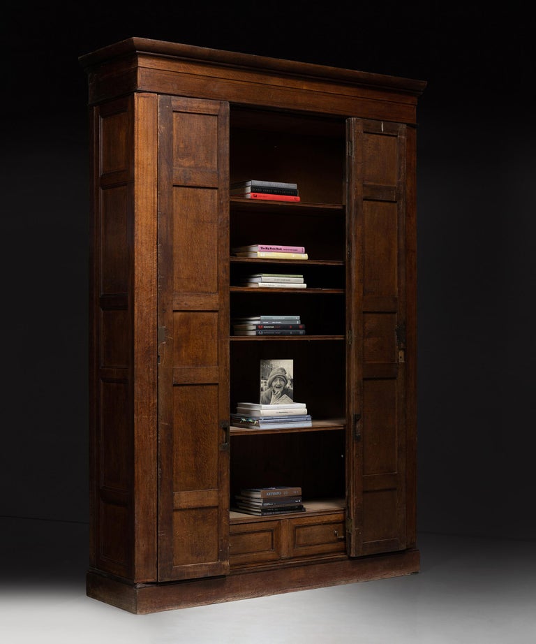 Oak Estate Cabinet, Italy, circa 1810 In Good Condition For Sale In Culver City, CA