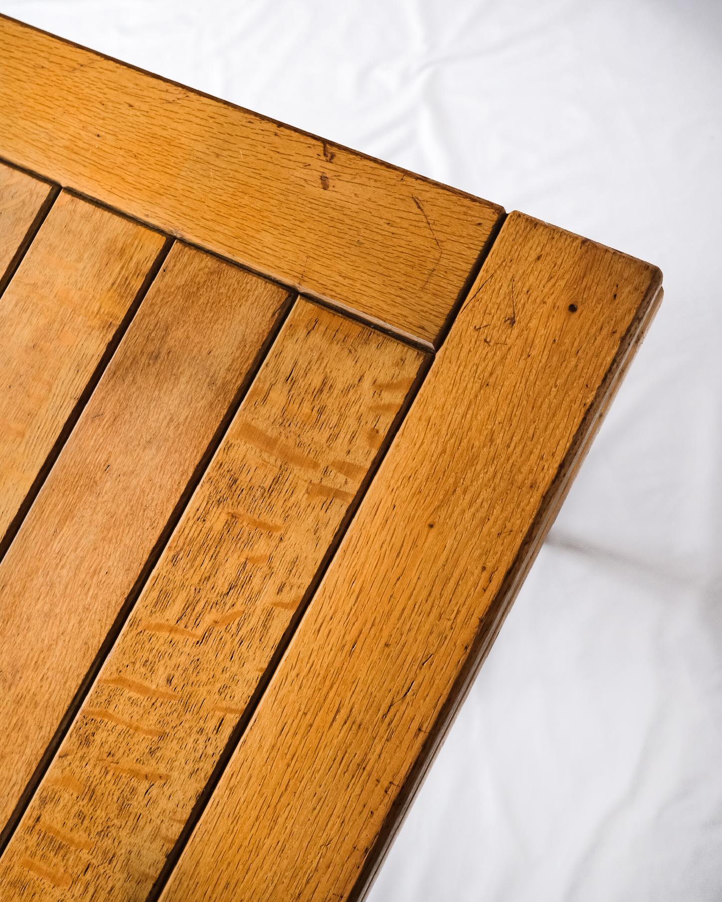 Table à rallonge en Oak, dans le style de Guillerme et Chambron, France, années 1960 en vente 13