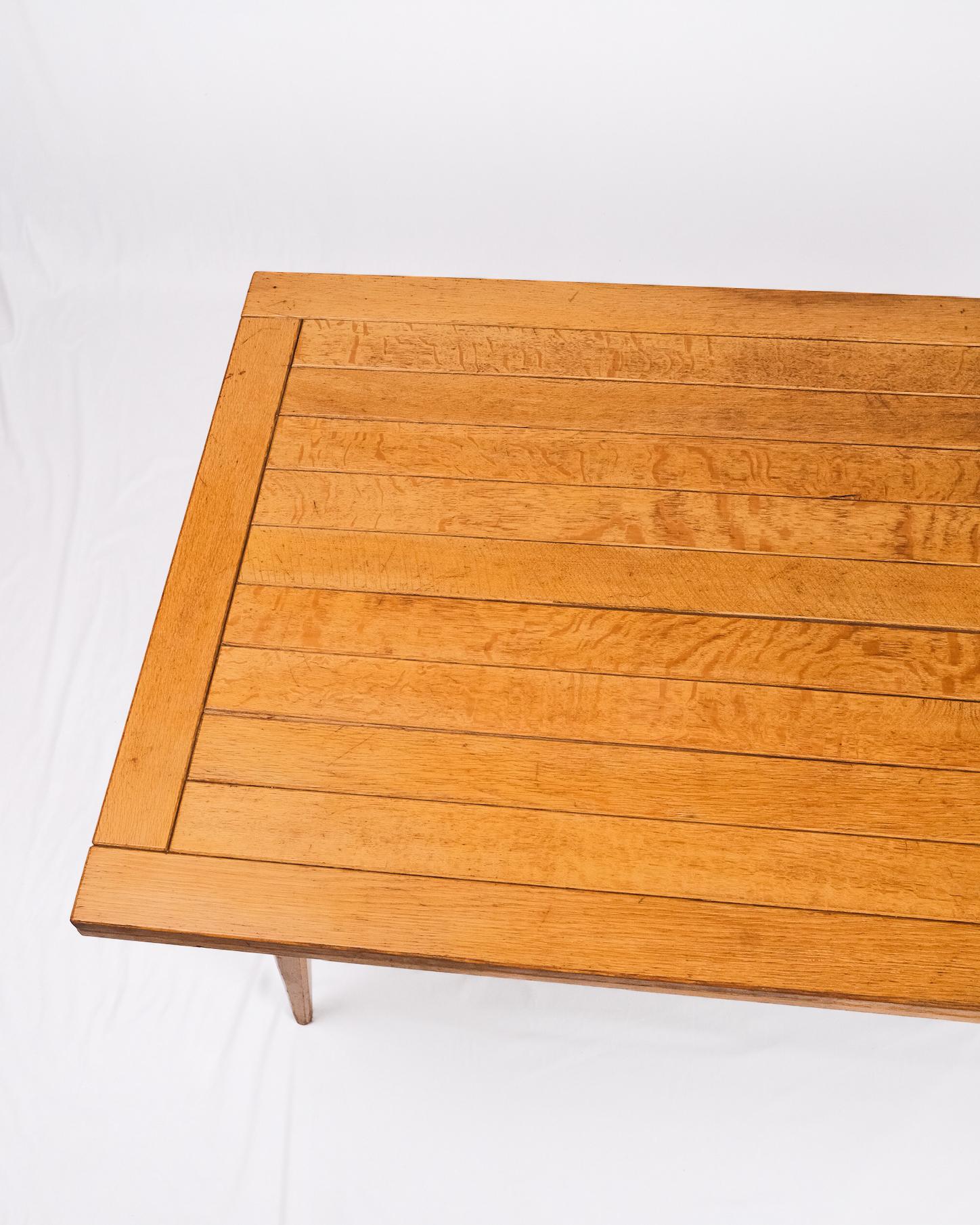 Table à rallonge en Oak, dans le style de Guillerme et Chambron, France, années 1960 en vente 2