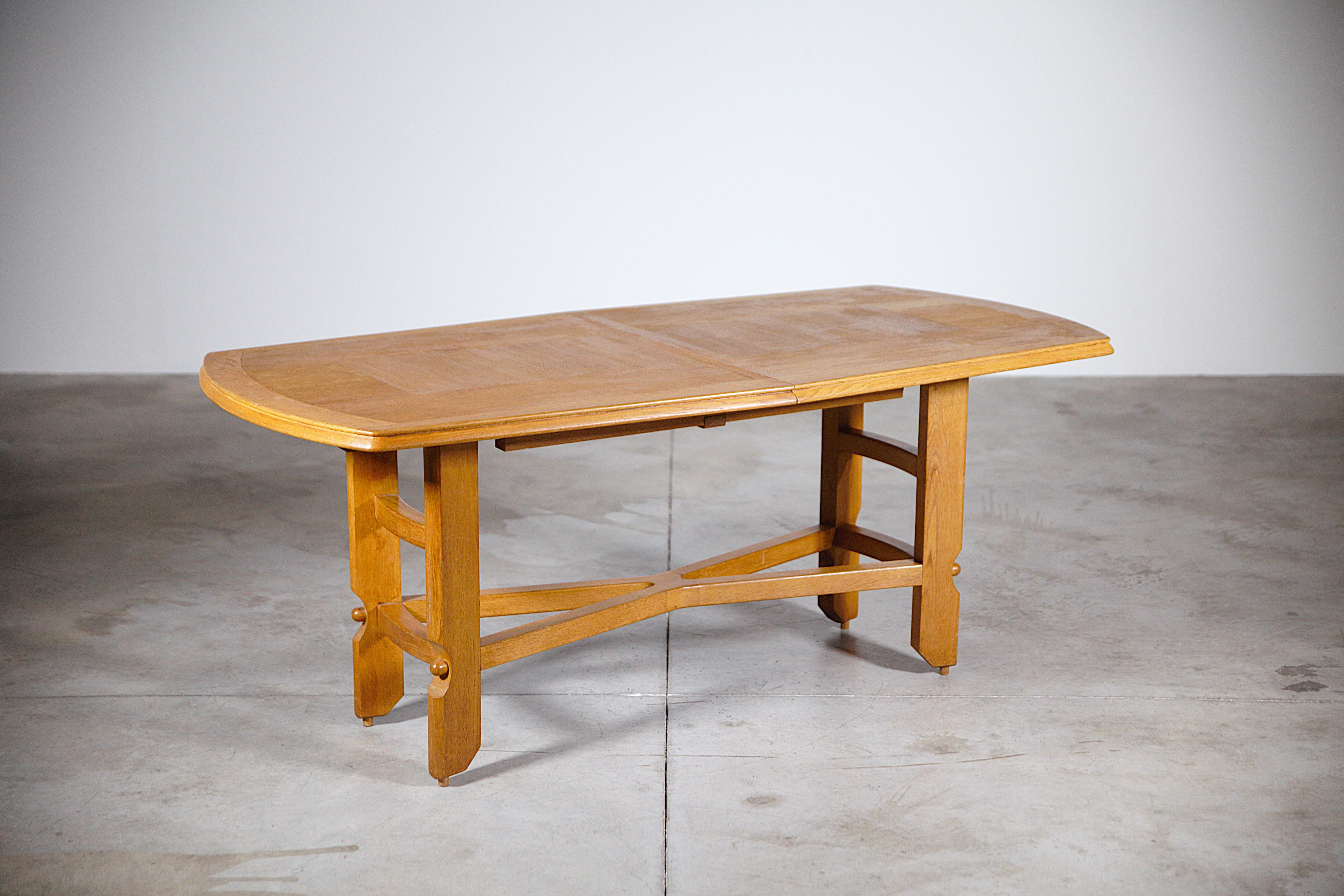Tavolo da pranzo allungabile in Oak di Guillerme & Chambron Francia anni '60

Da Votre Maison

Ottimi dettagli di lavorazione.

Due prolunghe: 30 cm ciascuna Lunghezza totale: 2,40 m

In buone condizioni

Rapporto : Leggera macchia sulla parte