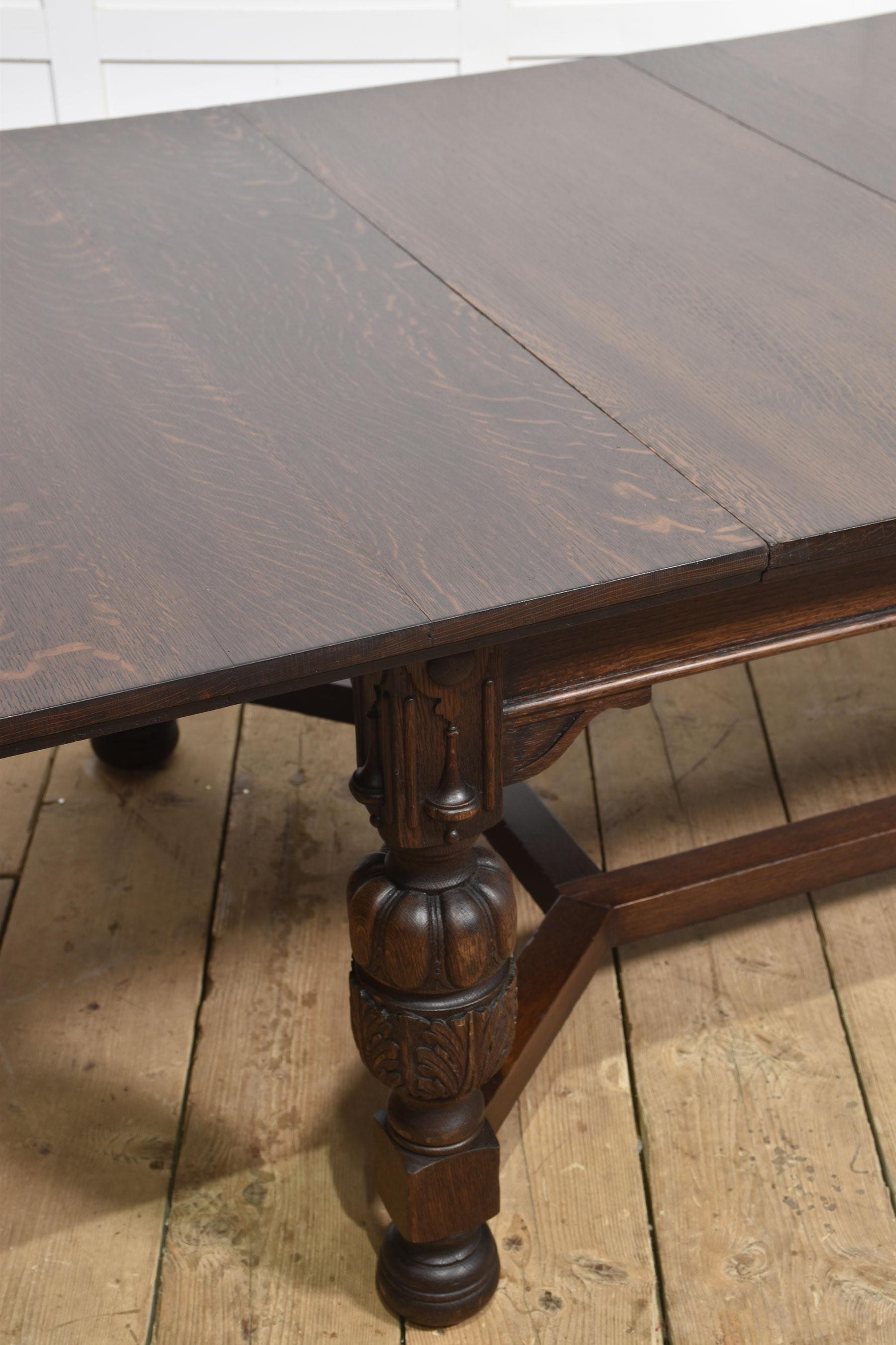 Ausziehbarer esstisch aus eiche von Maple and Co. im Angebot 4