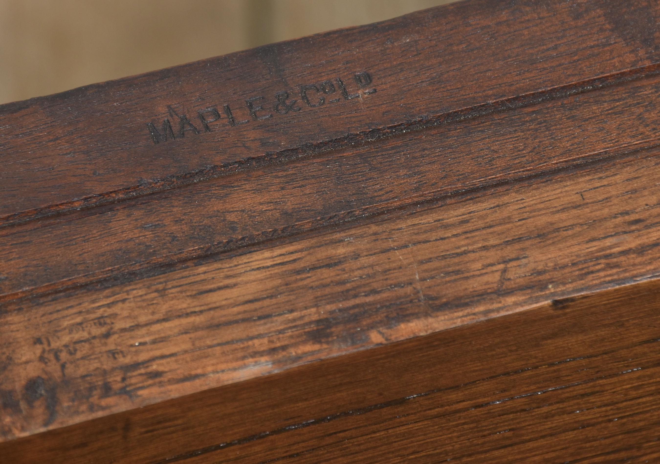 Ausziehbarer esstisch aus eiche von Maple and Co. im Angebot 9