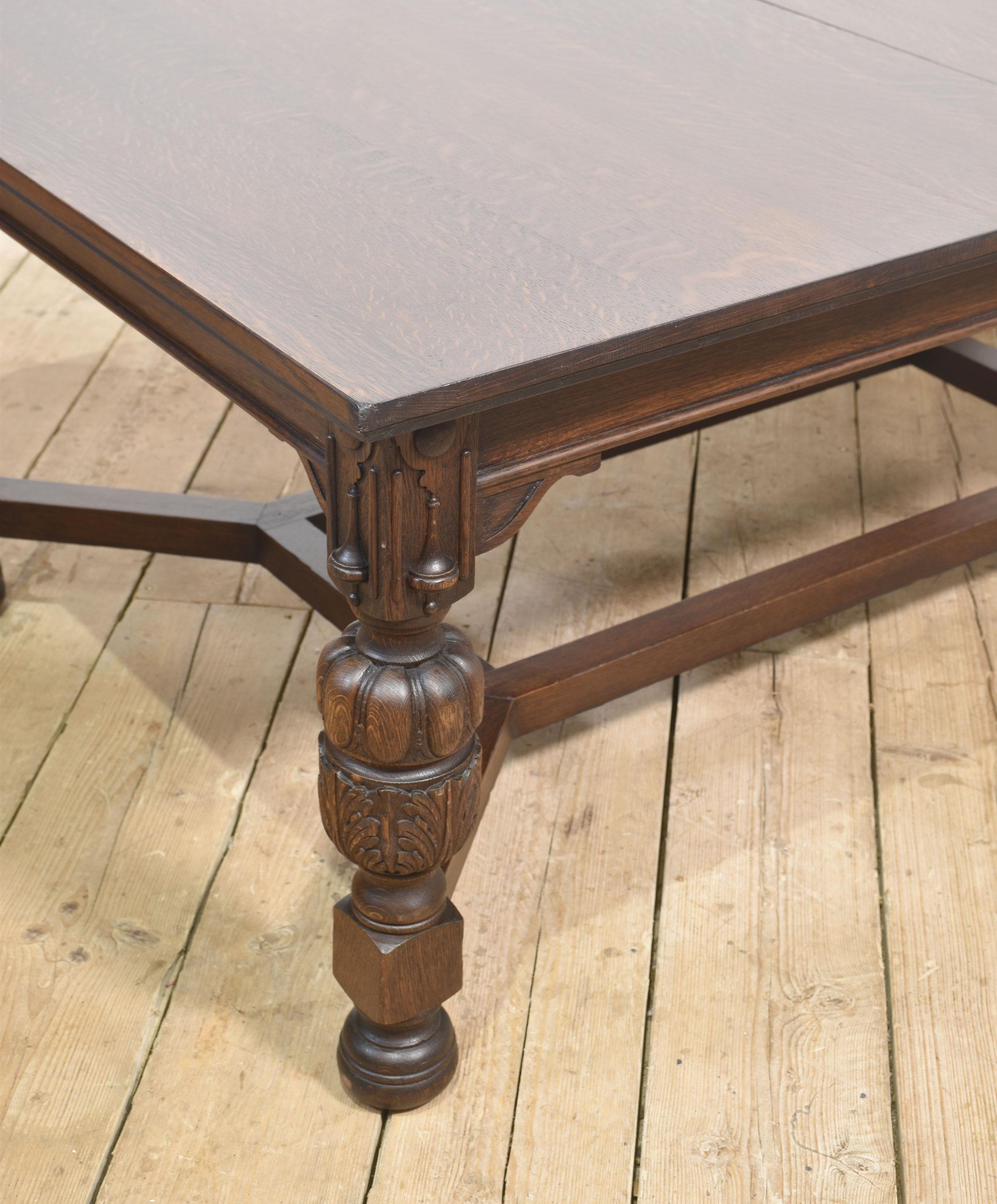 Ausziehbarer esstisch aus eiche von Maple and Co. (Britisch) im Angebot