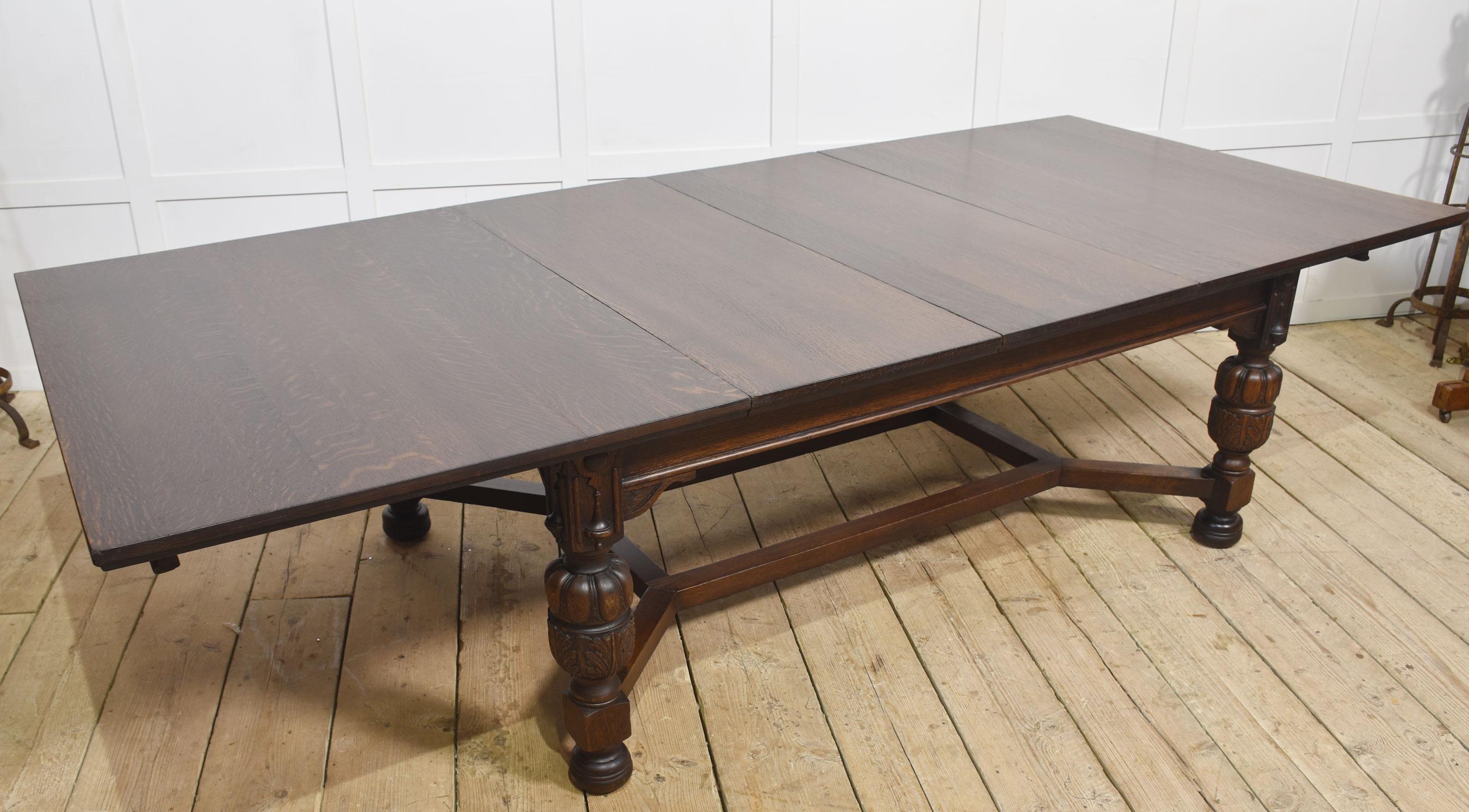 Ausziehbarer esstisch aus eiche von Maple and Co. im Angebot 3