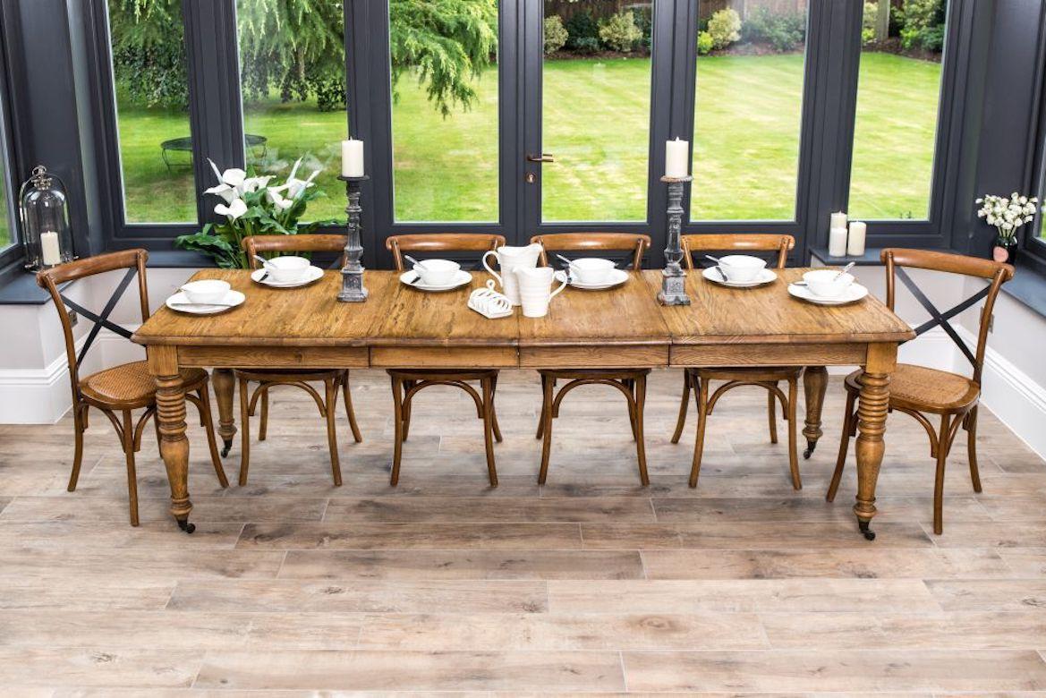 A stunning oak extending farmhouse table, 160 cm-262cm, 20th century.

This extending farmhouse table is a fantastic addition to our large range of quality oak furniture.

This extremely useful, extending, Victorian style farmhouse