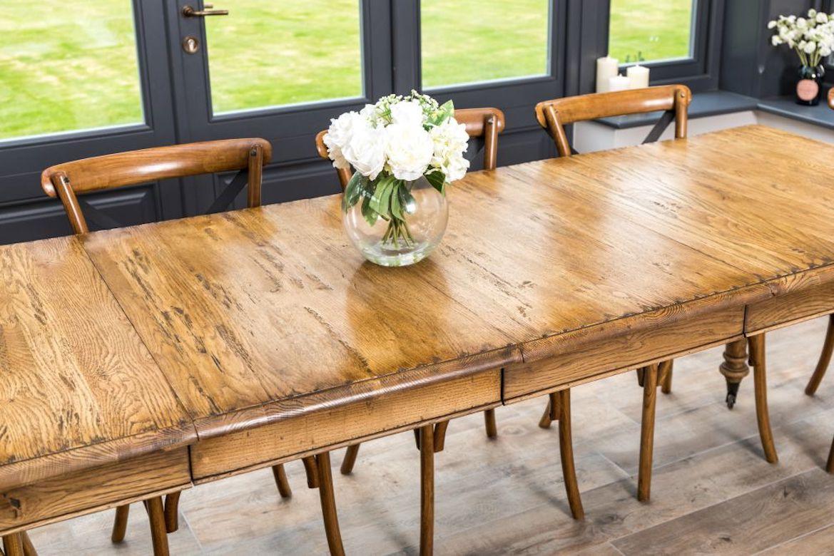 Oak Extending Farmhouse Table, 20th Century In Excellent Condition For Sale In London, GB