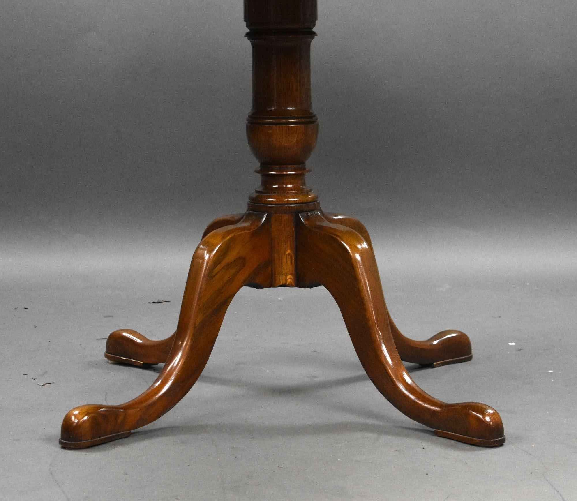 Table à rallonge en Oak et six chaises à dossier en échelle en vente 3