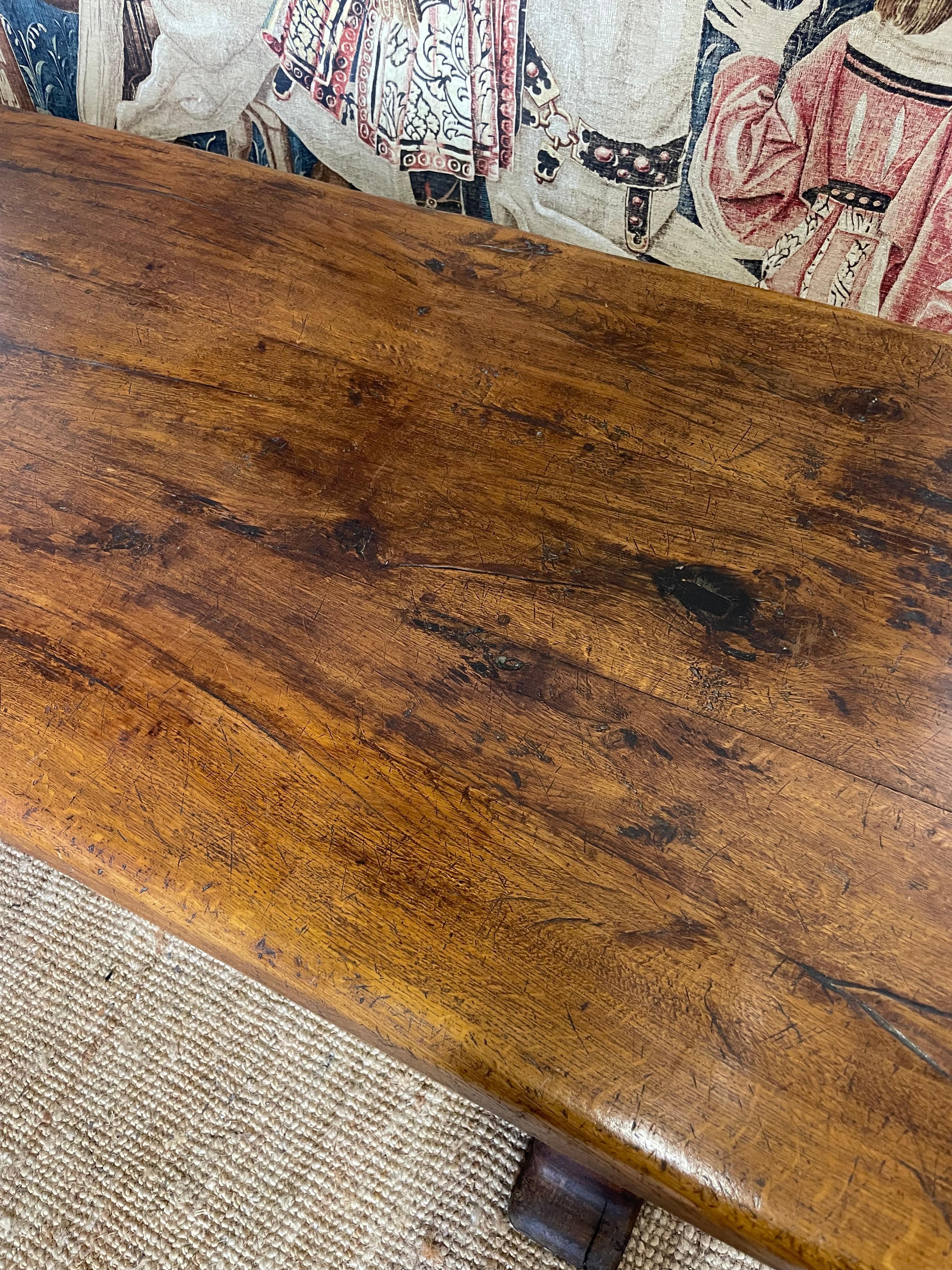 Chêne Table de ferme / table de réfectoire de style Louis XVI en vente
