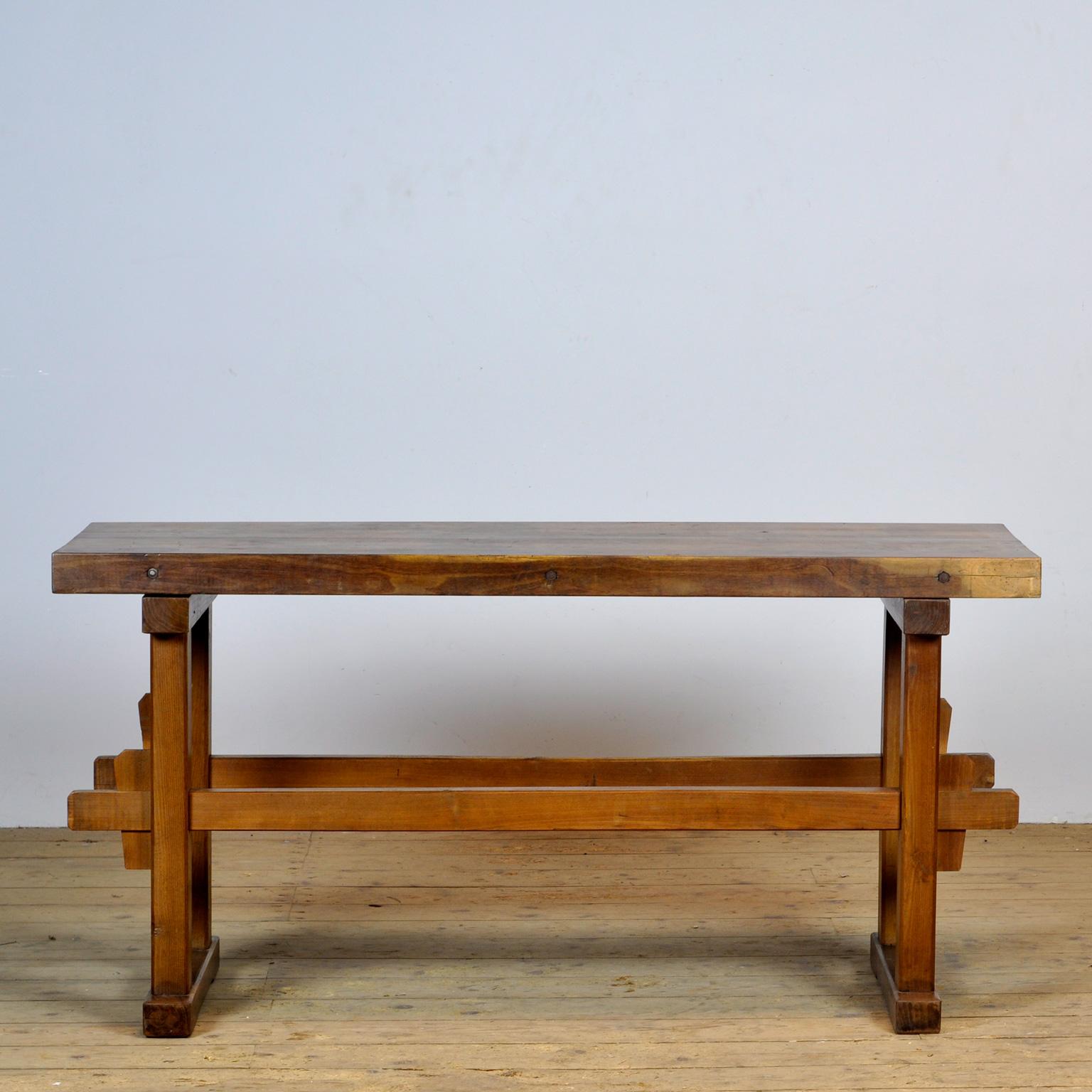 Oak farmers worktable with a nice top of 6.5 cm thick. The top is strengthened with 3 iron bars. 