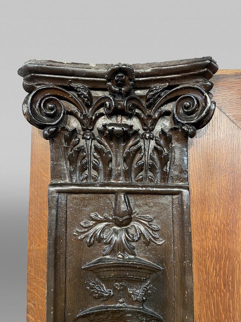 Camino in Oak con bassorilievi in gesso in finto bronzo, datato 1896 in vendita 2