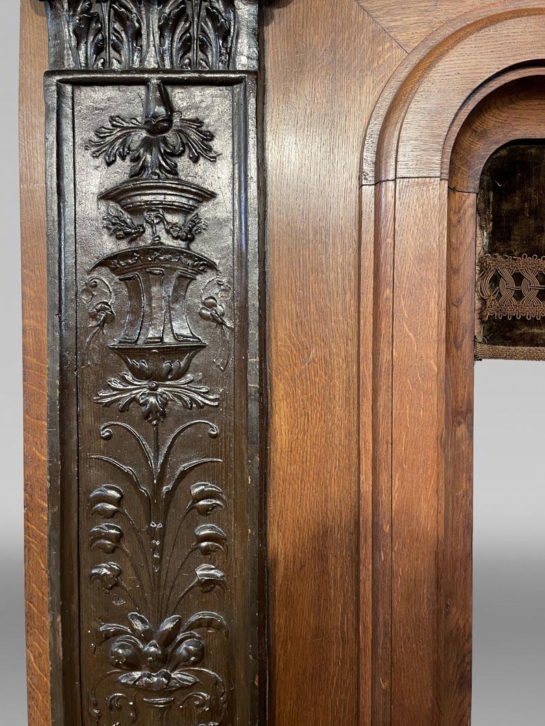 Camino in Oak con bassorilievi in gesso in finto bronzo, datato 1896 in vendita 3
