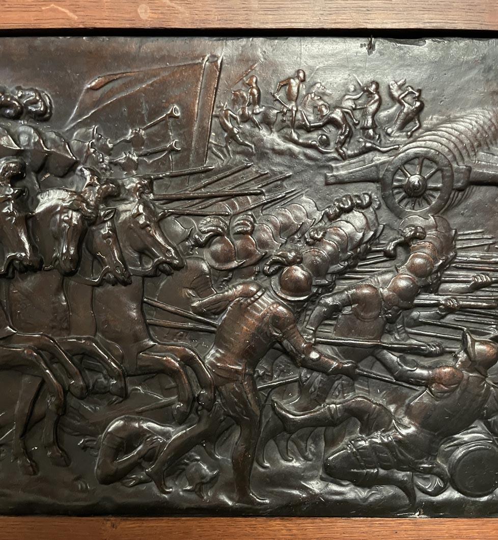 Fine XIX secolo Camino in Oak con bassorilievi in gesso in finto bronzo, datato 1896 in vendita