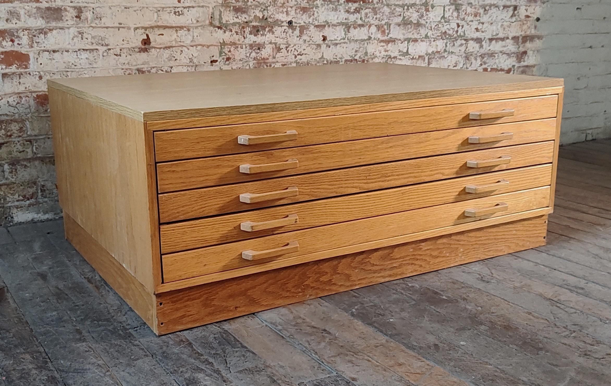 Oak Flat File / Coffee Table with 5 Drawers In Good Condition For Sale In Oakville, CT