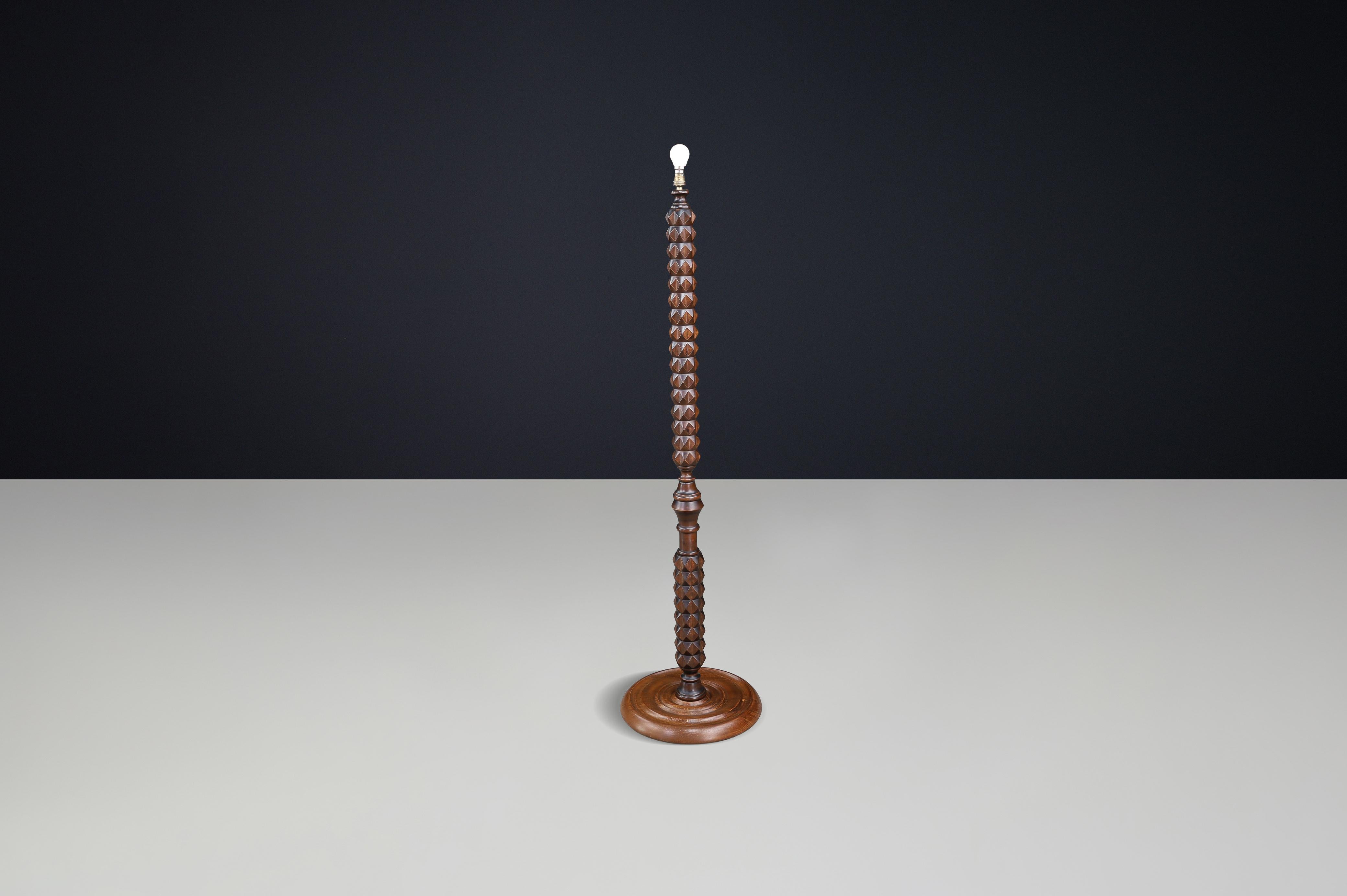 Lámpara de pie de roble al estilo de Charles Dudouyt, Francia, años 40 en venta 3